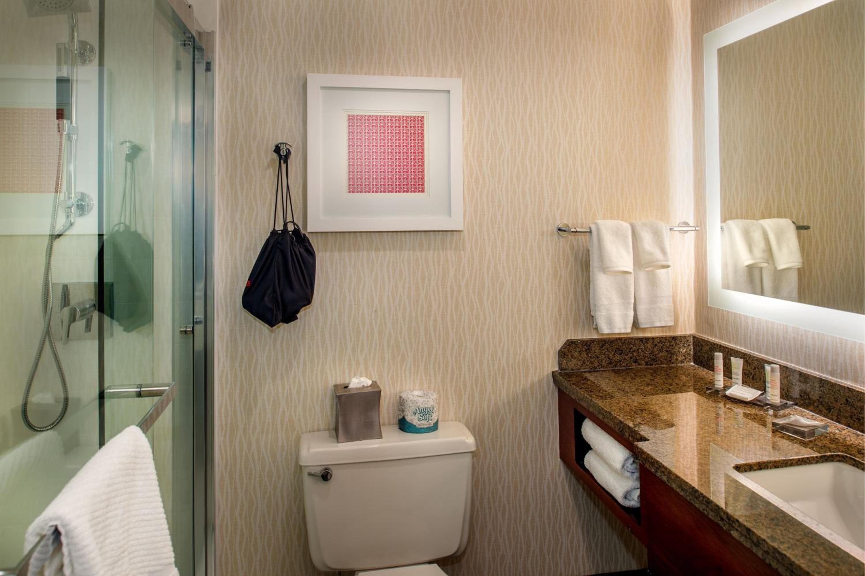 Executive, Guest room, 1 King, East Tower      - Photo 6