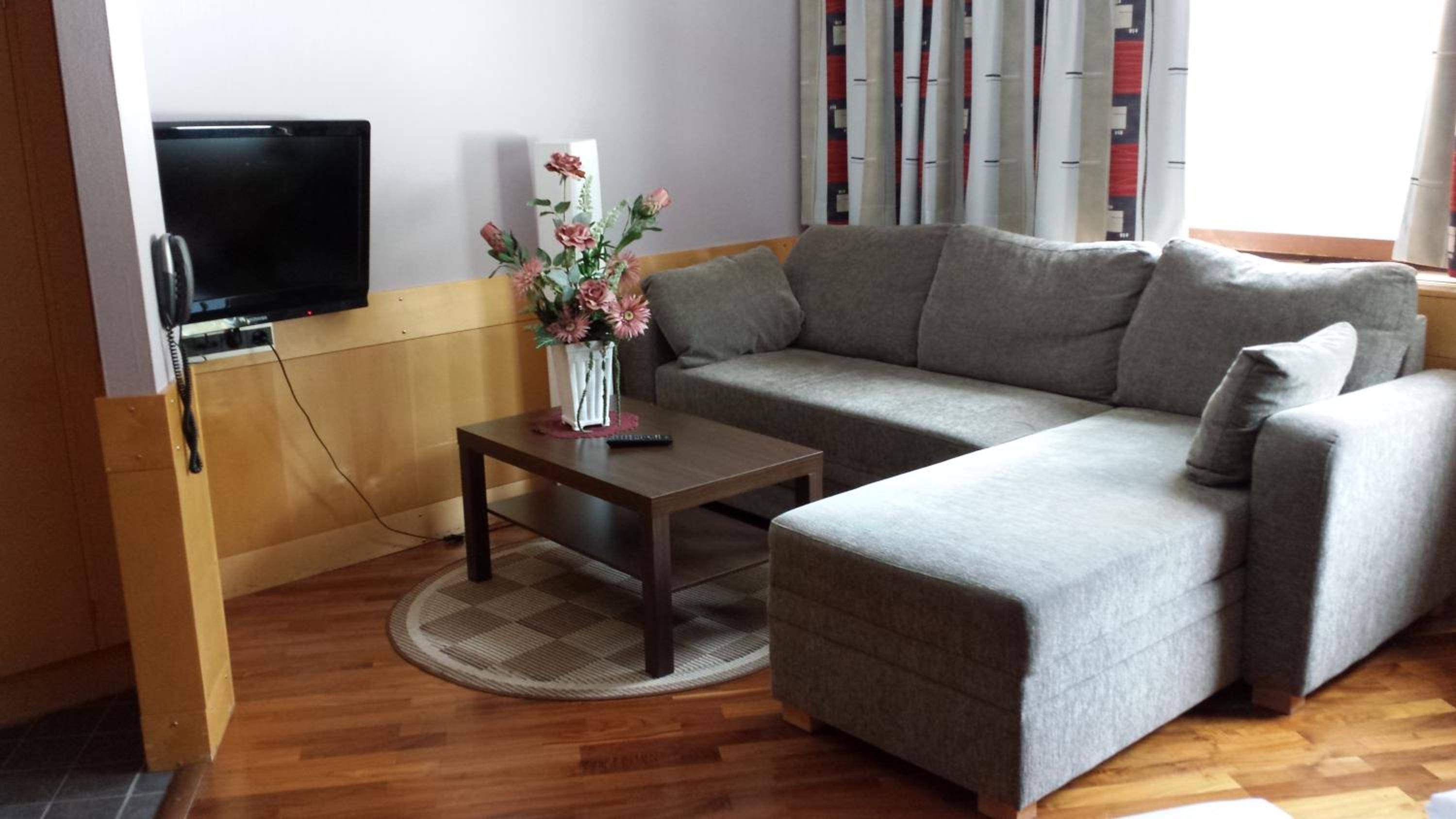 Family Room (2 Adults + 2 Children) - Photo 1