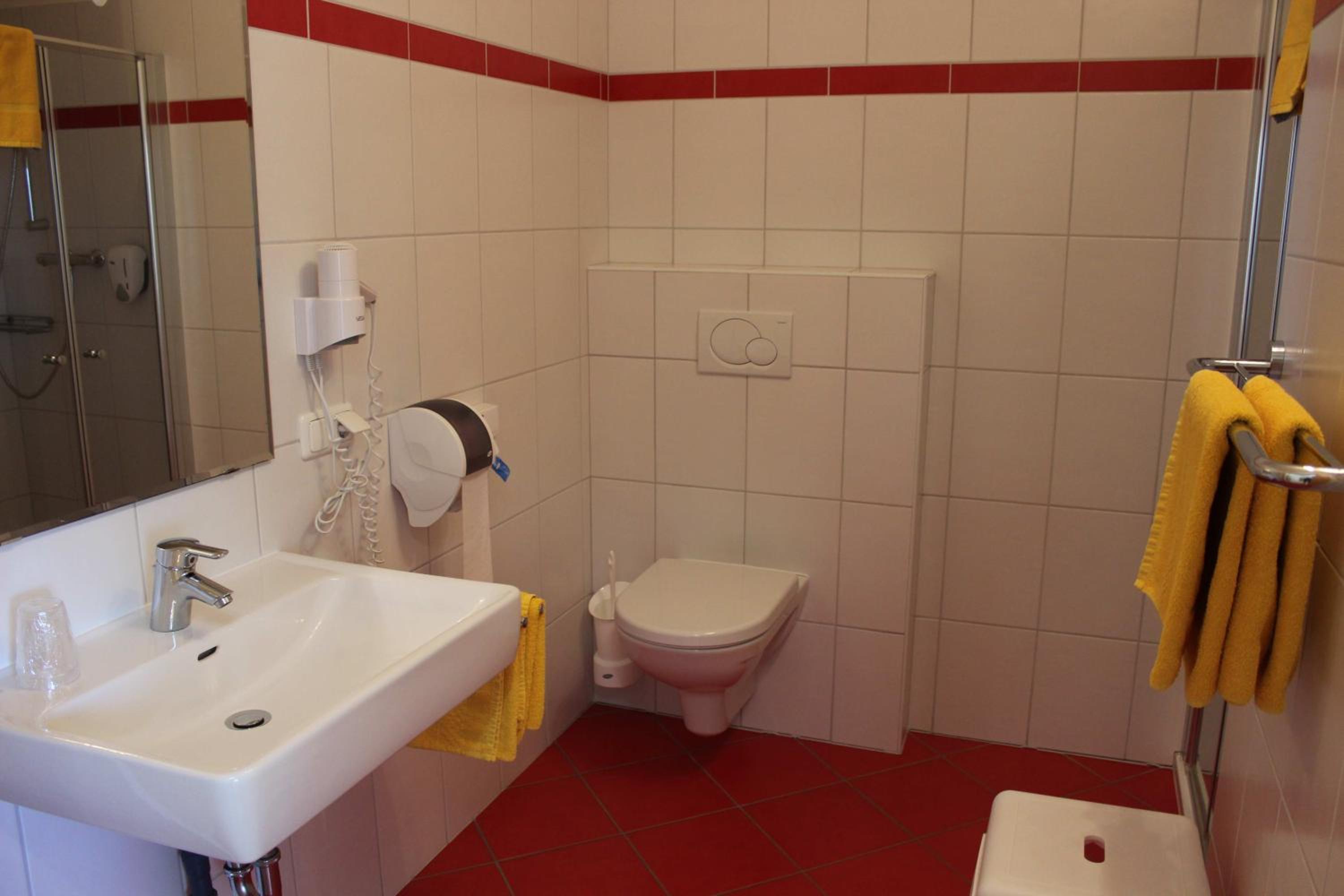 Budget Double Room - Photo 4