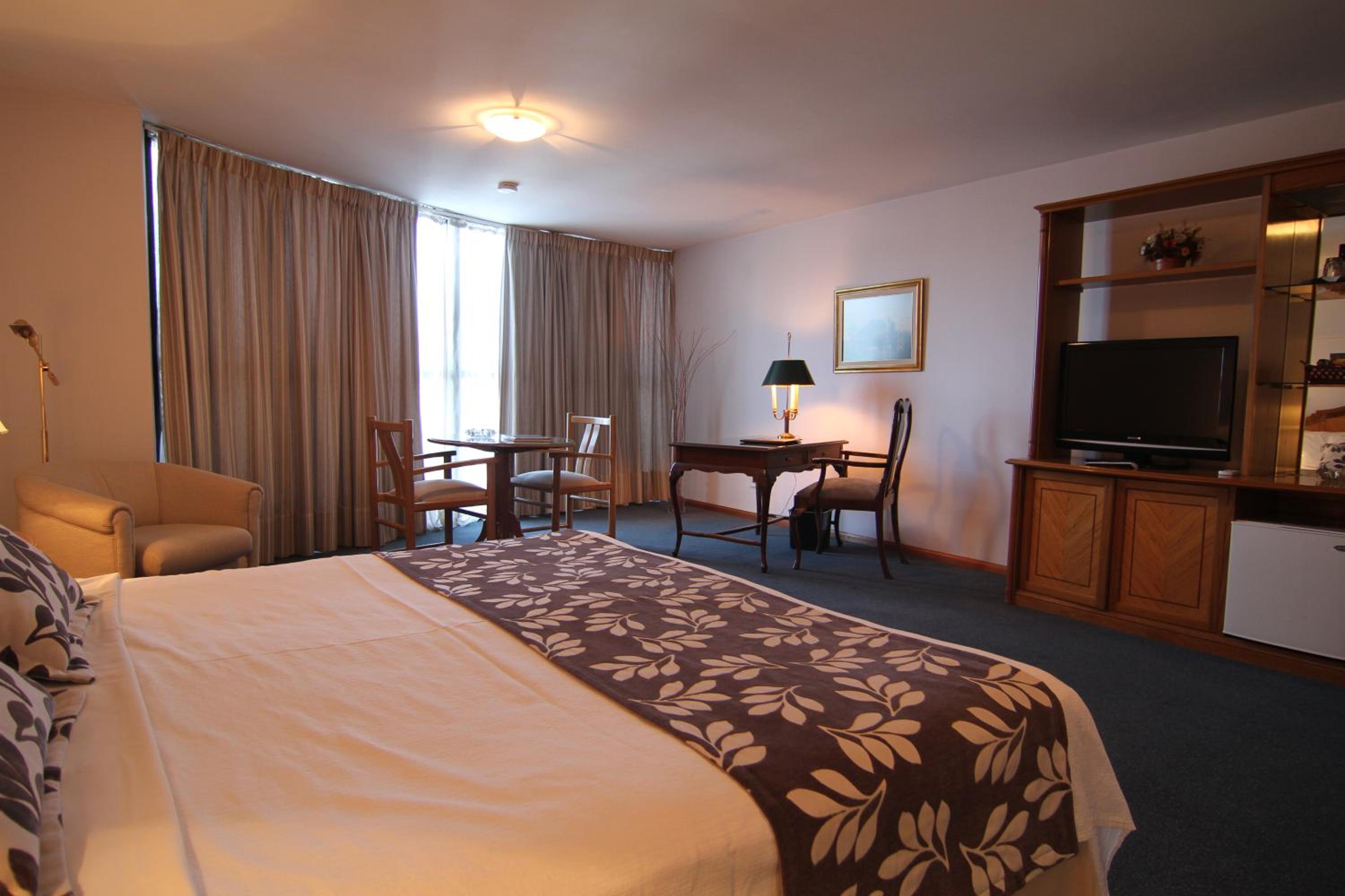Executive Suite - Photo 5