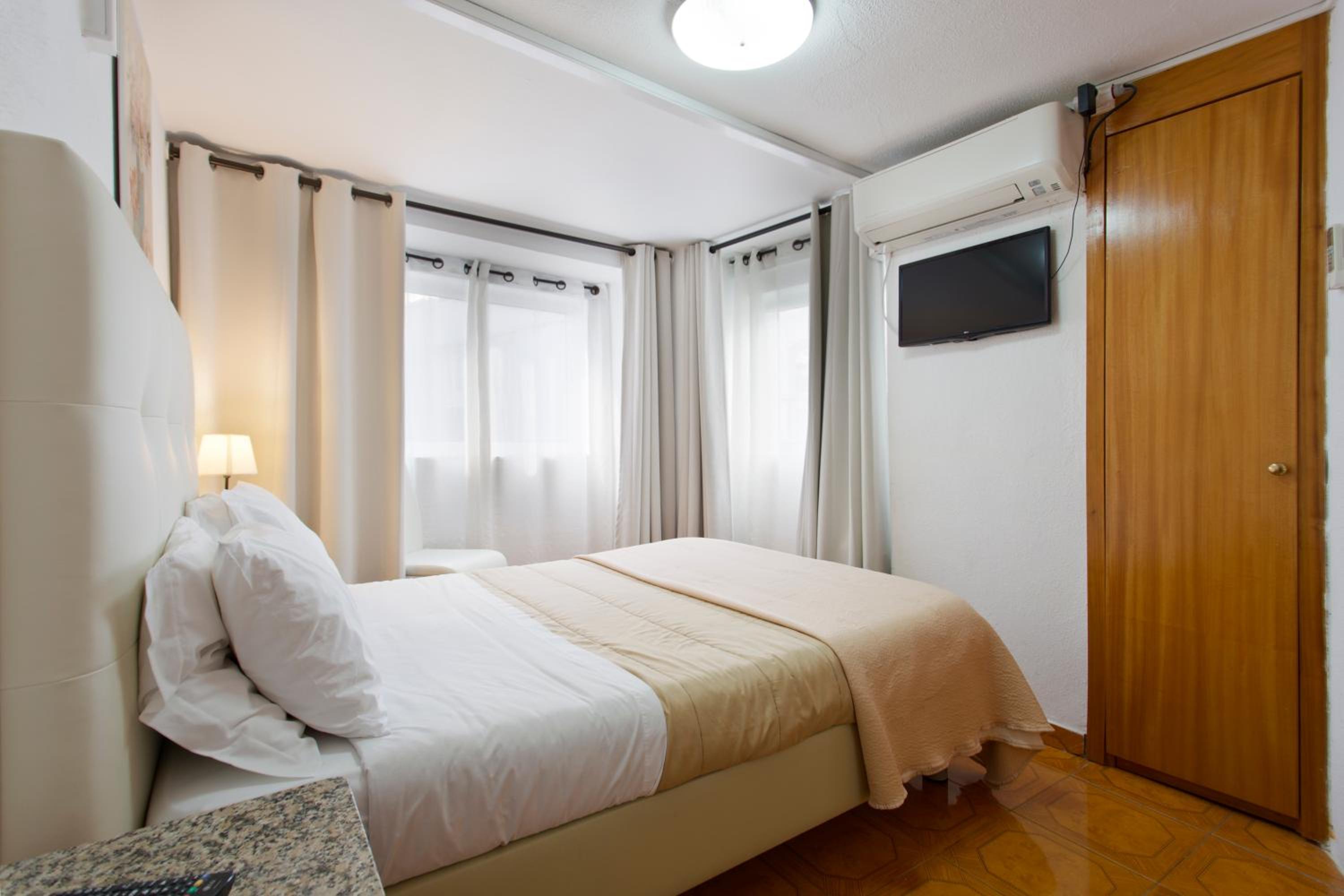 Double Room with Private Bathroom - Photo 1