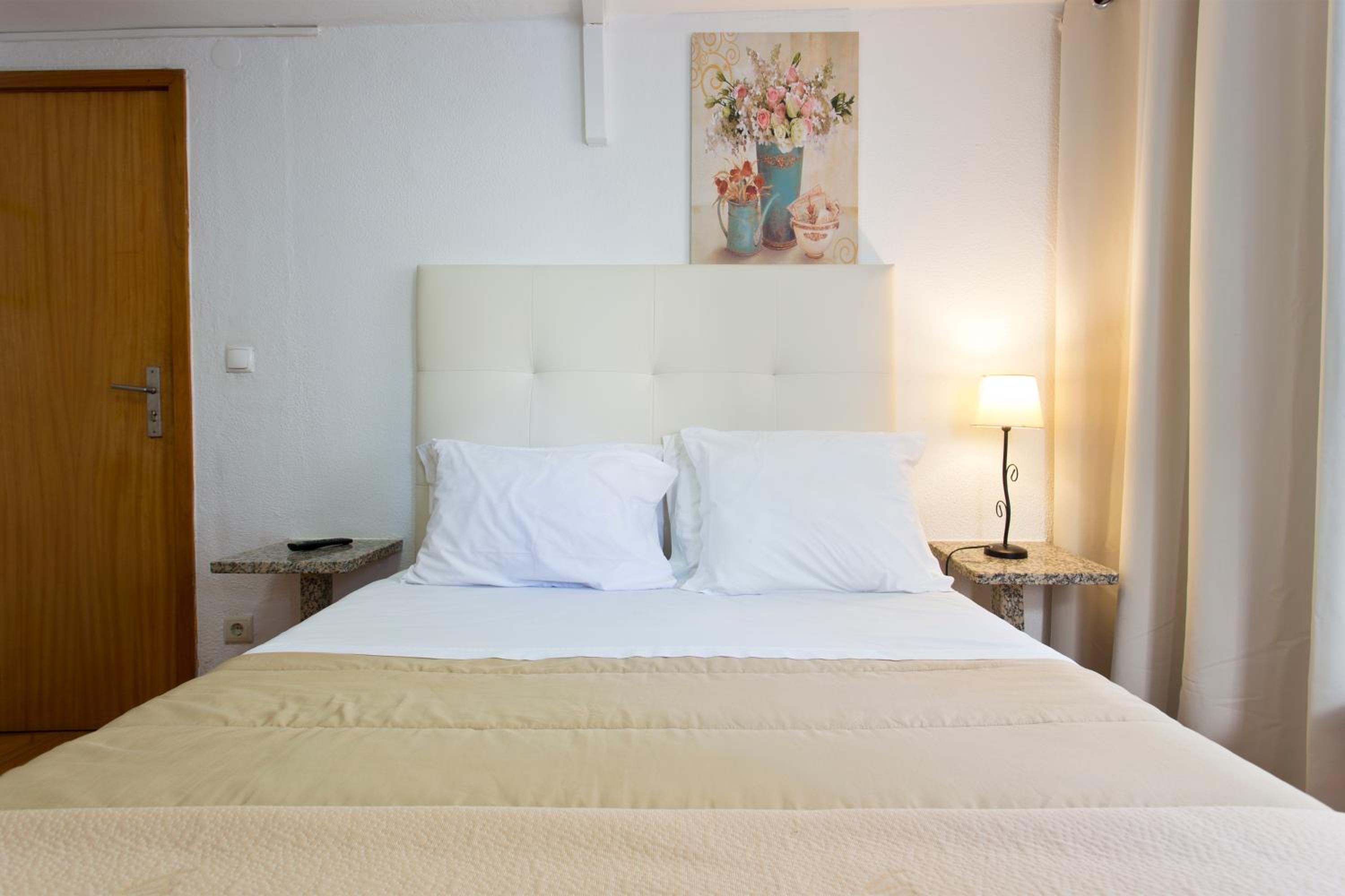 Double Room with Private Bathroom - Photo 3
