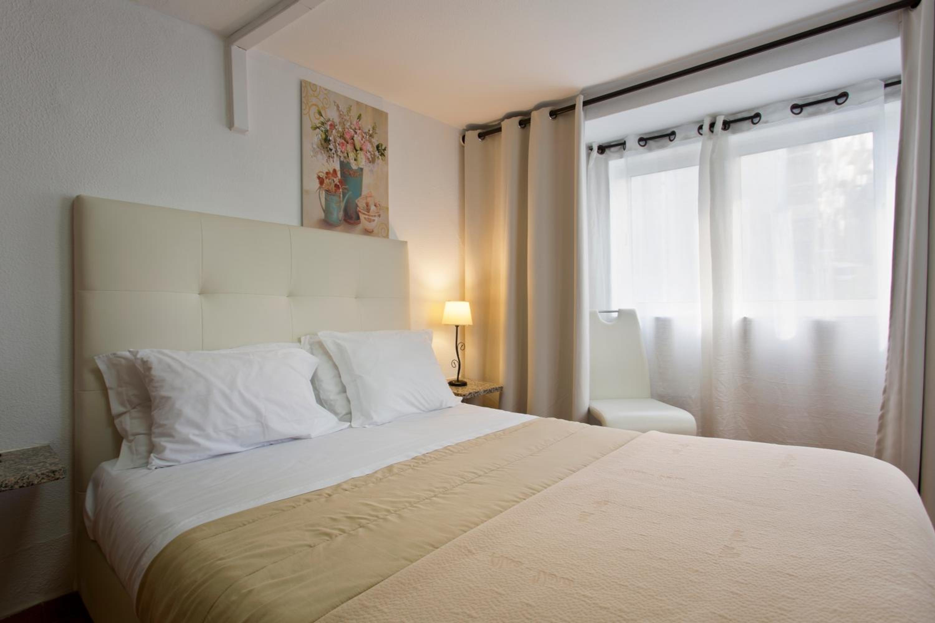 Double Room with Private Bathroom - Photo 4