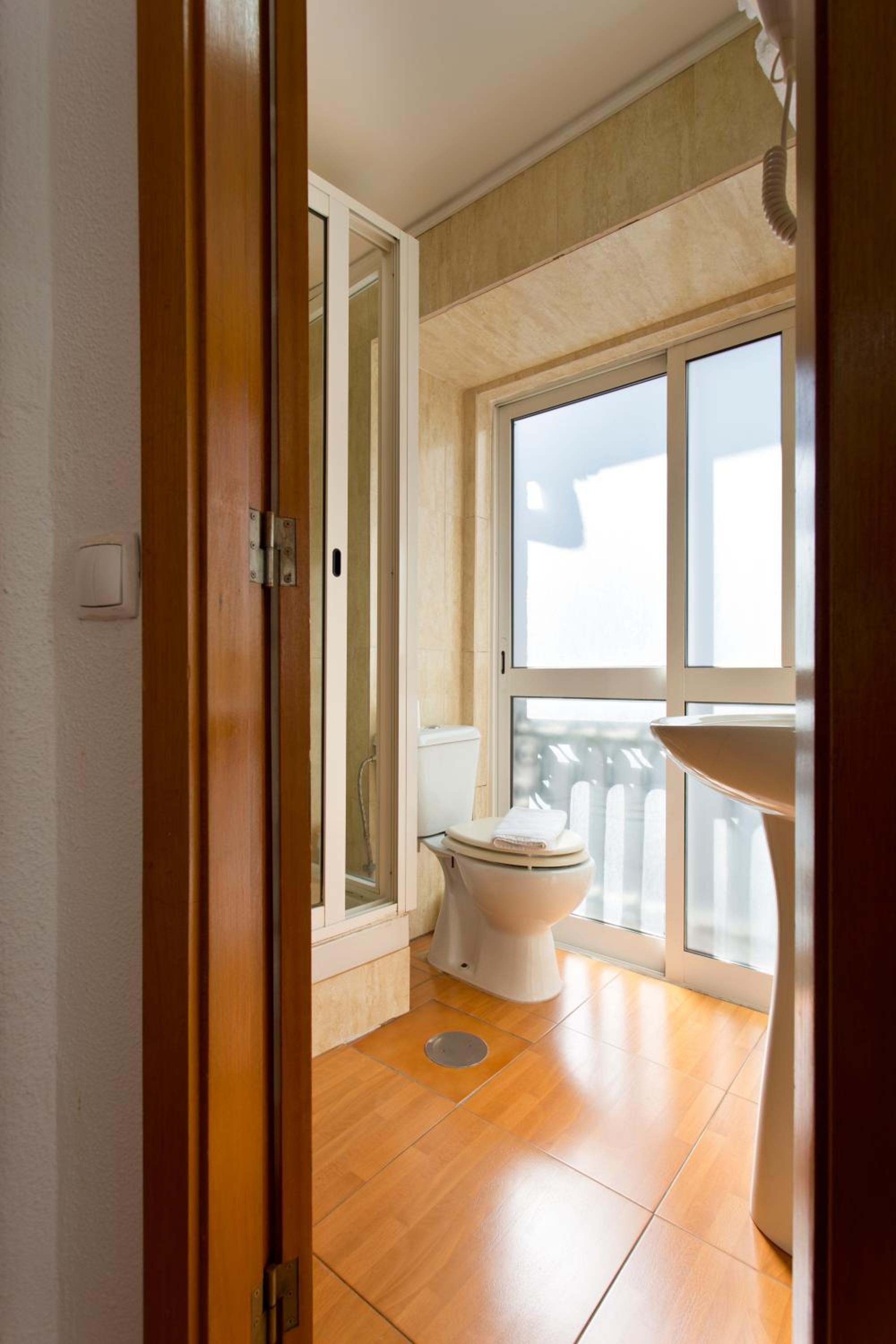 Twin Room - Photo 5