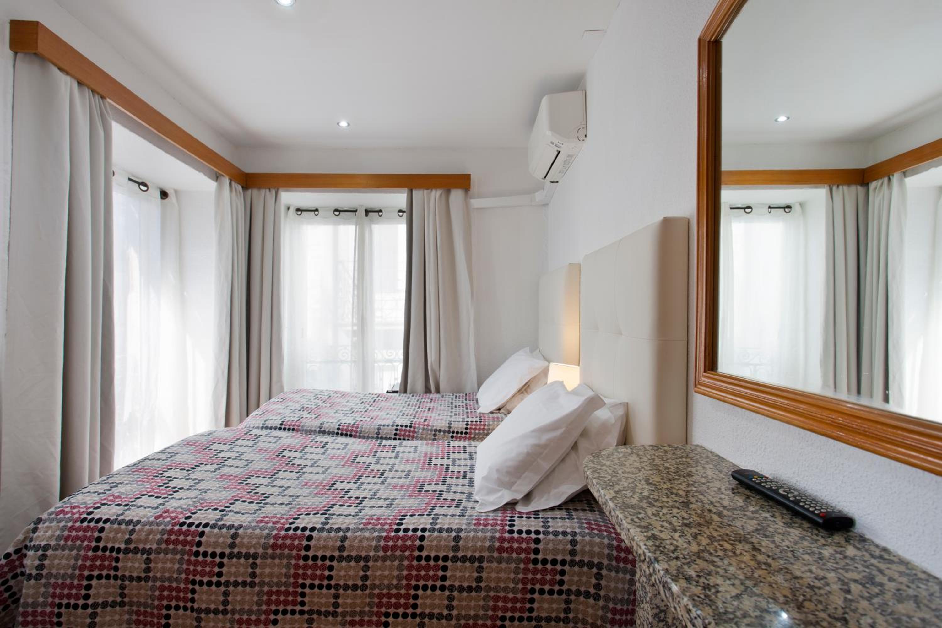 Twin Room - Photo 1