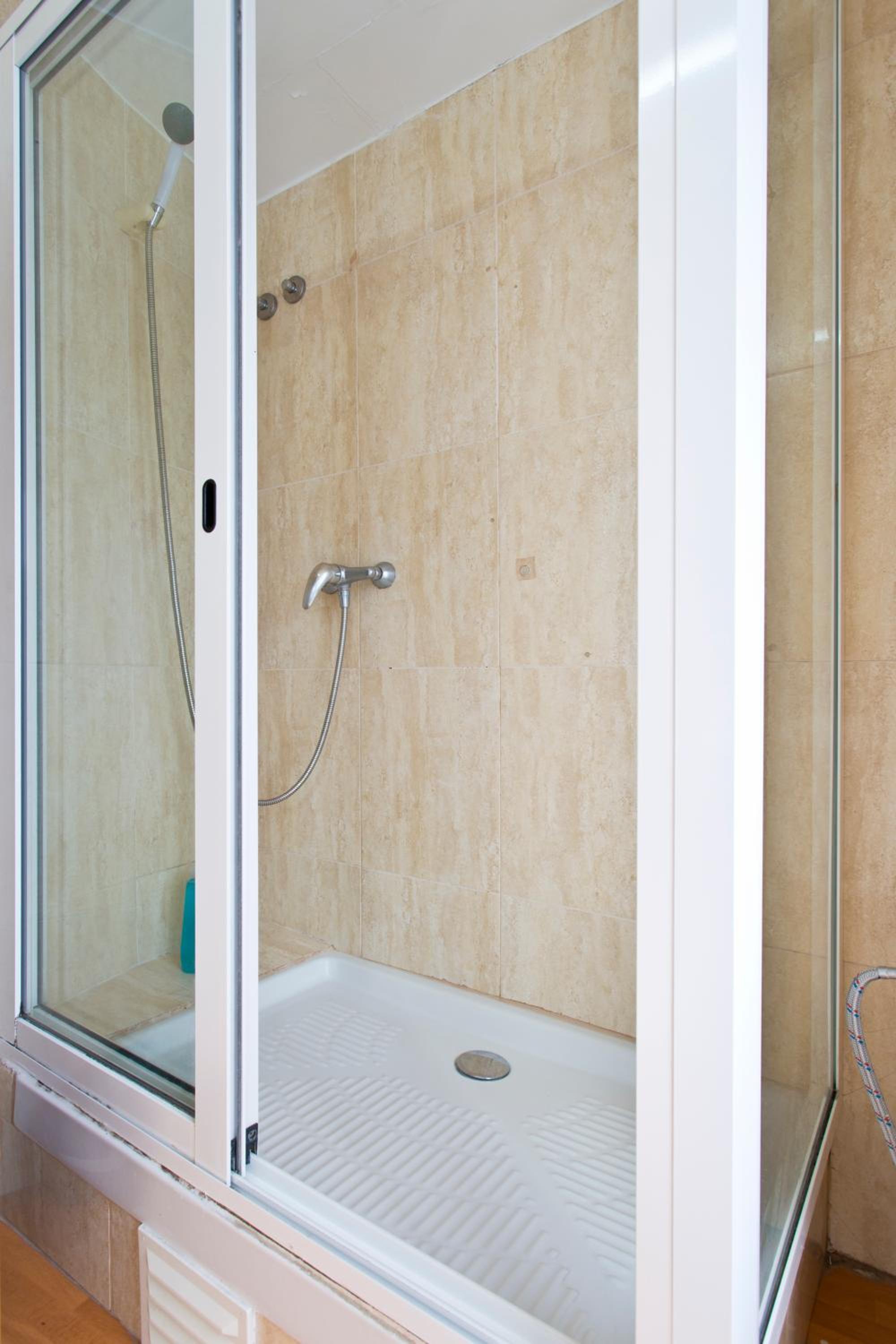 Twin Room - Photo 2