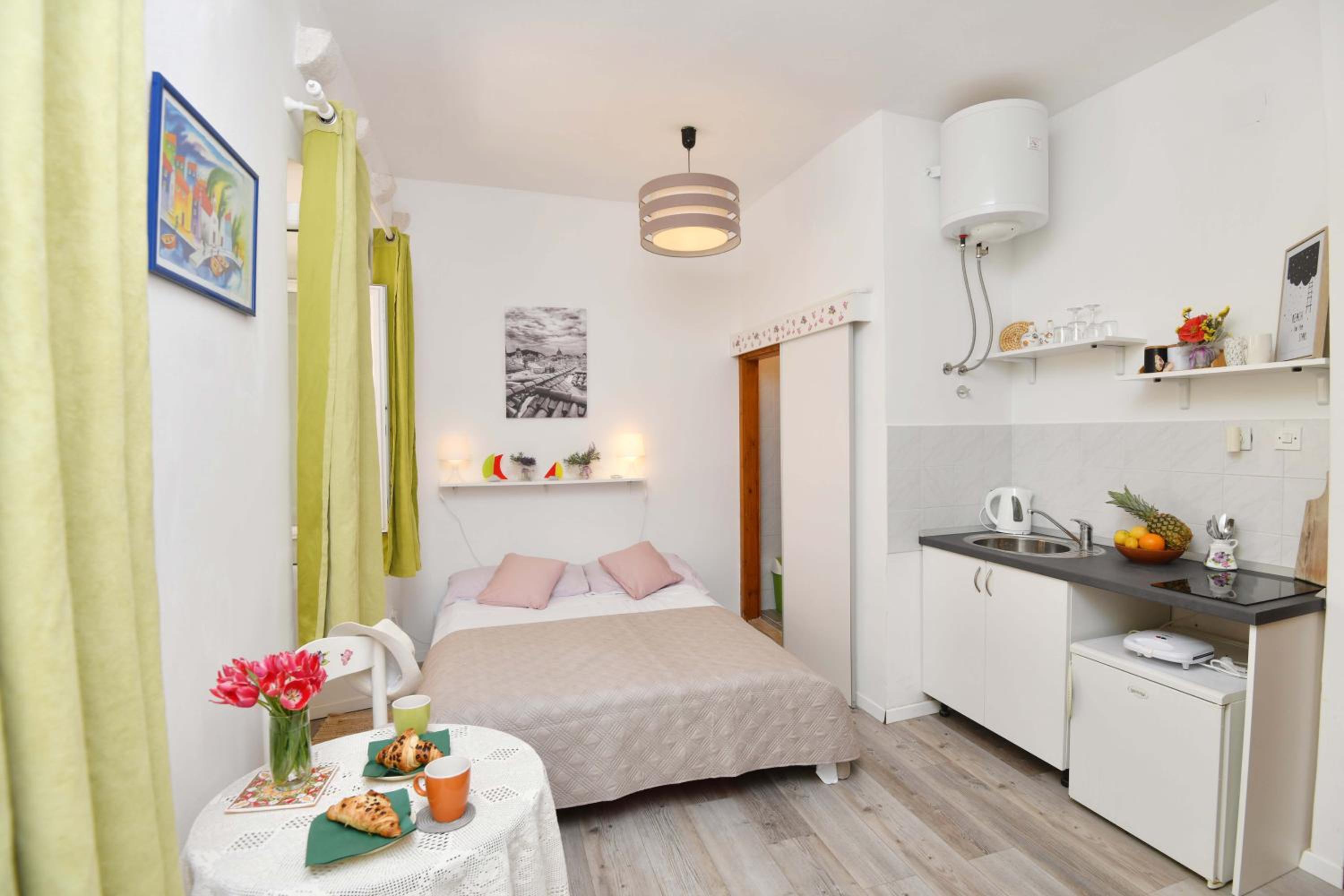 Studio Apartment