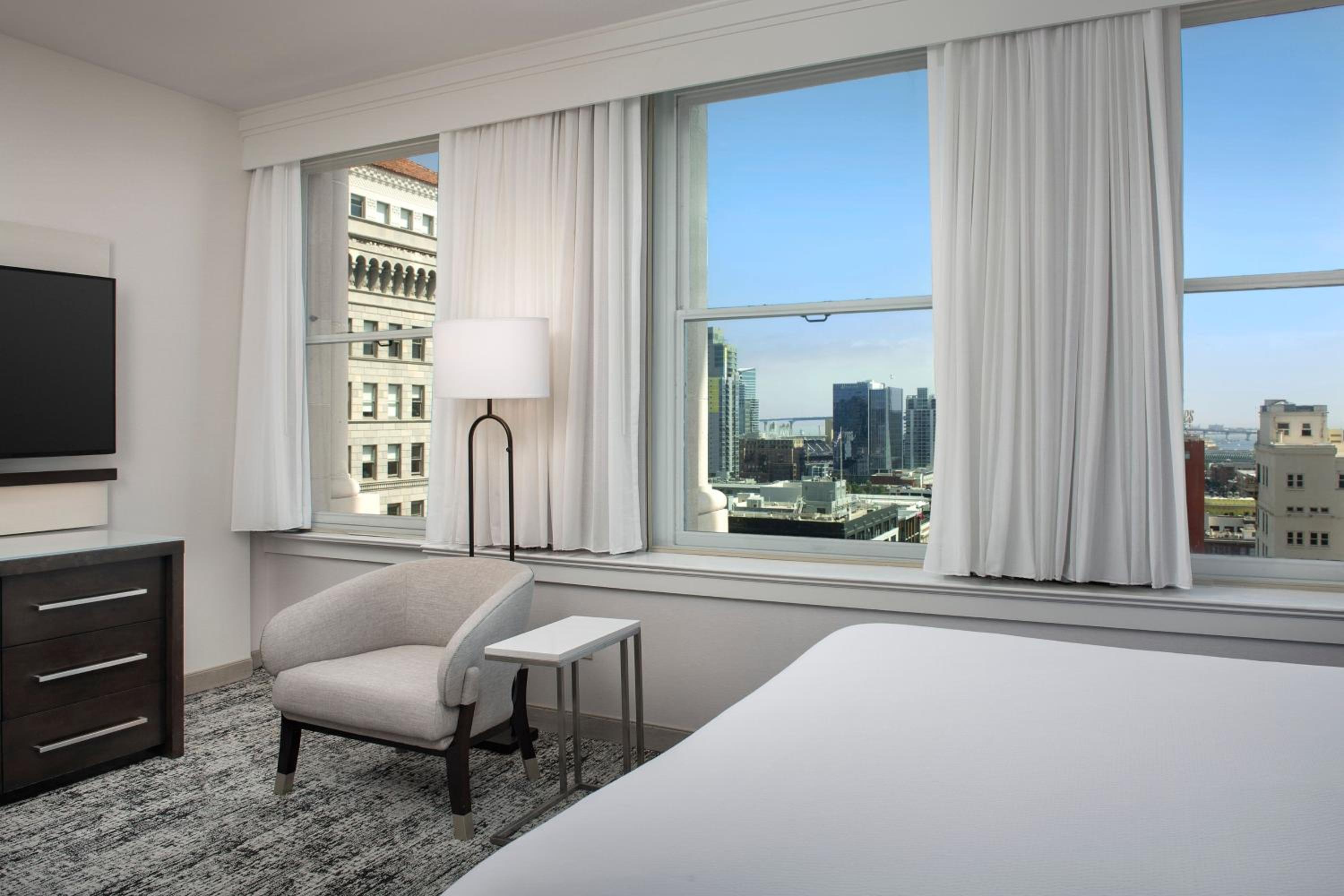 King Room with Bay View - Photo 4