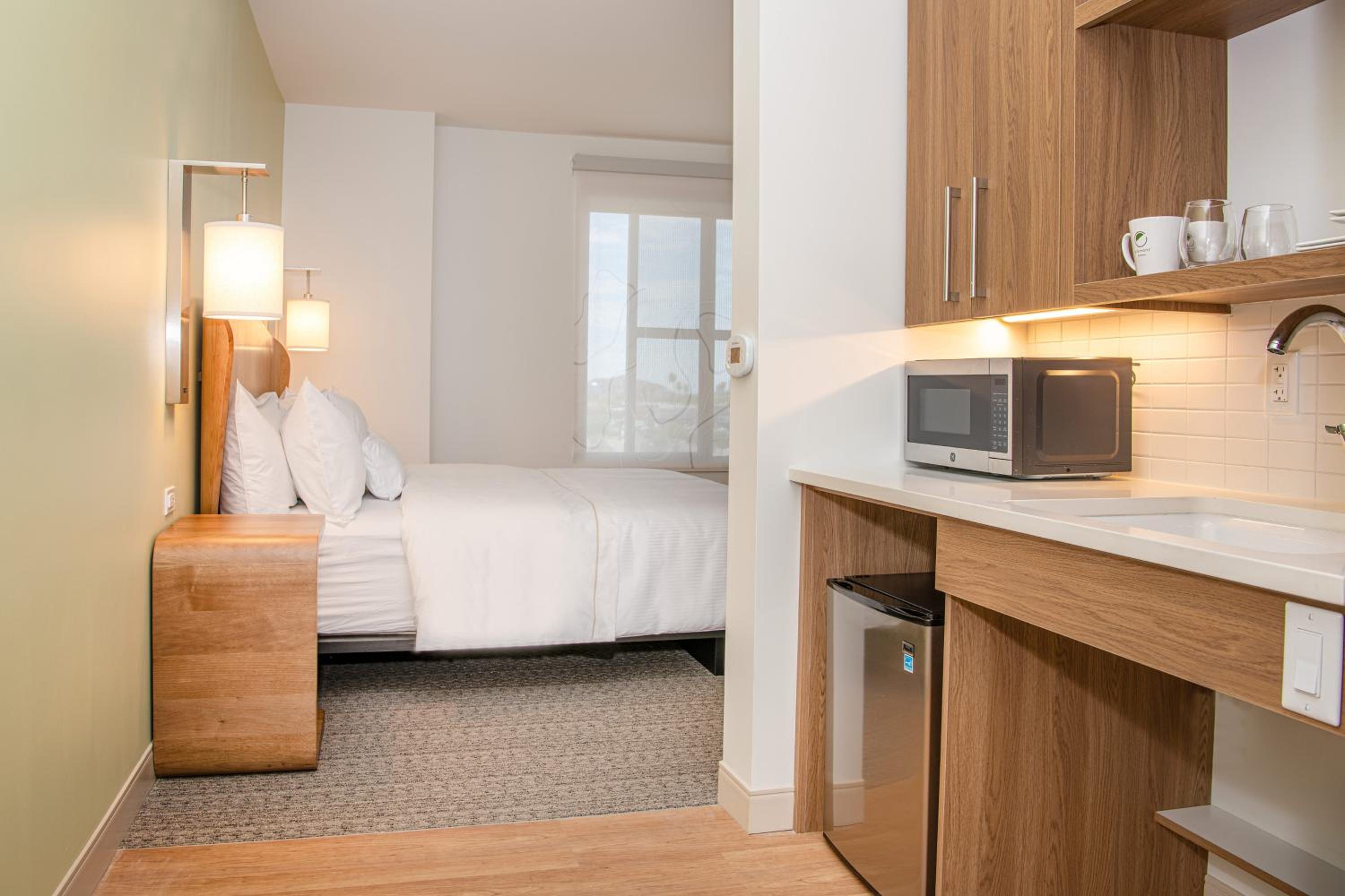 Guest Room, 1 King - Photo 4