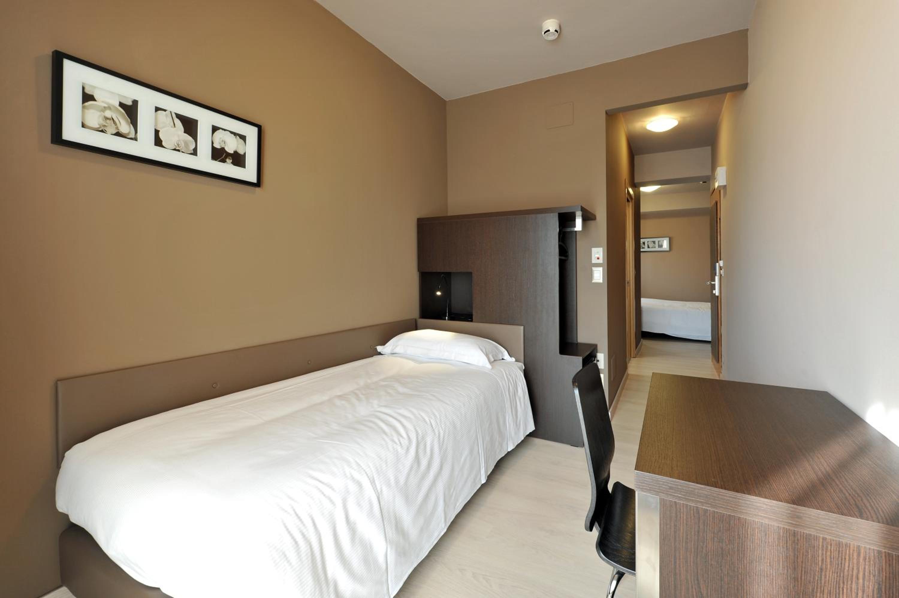 Economy Triple Room - Photo 2