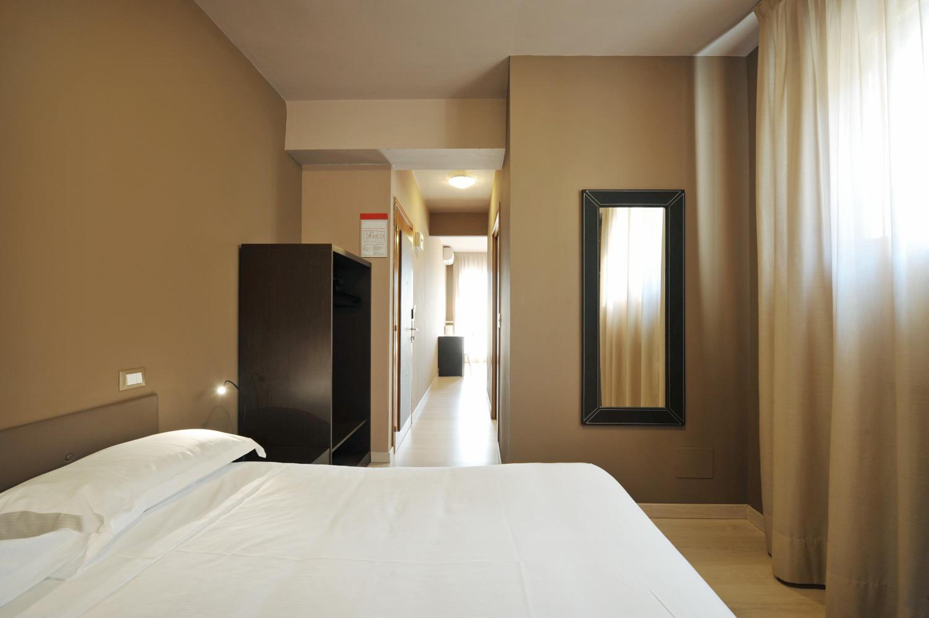Economy Triple Room - Photo 1