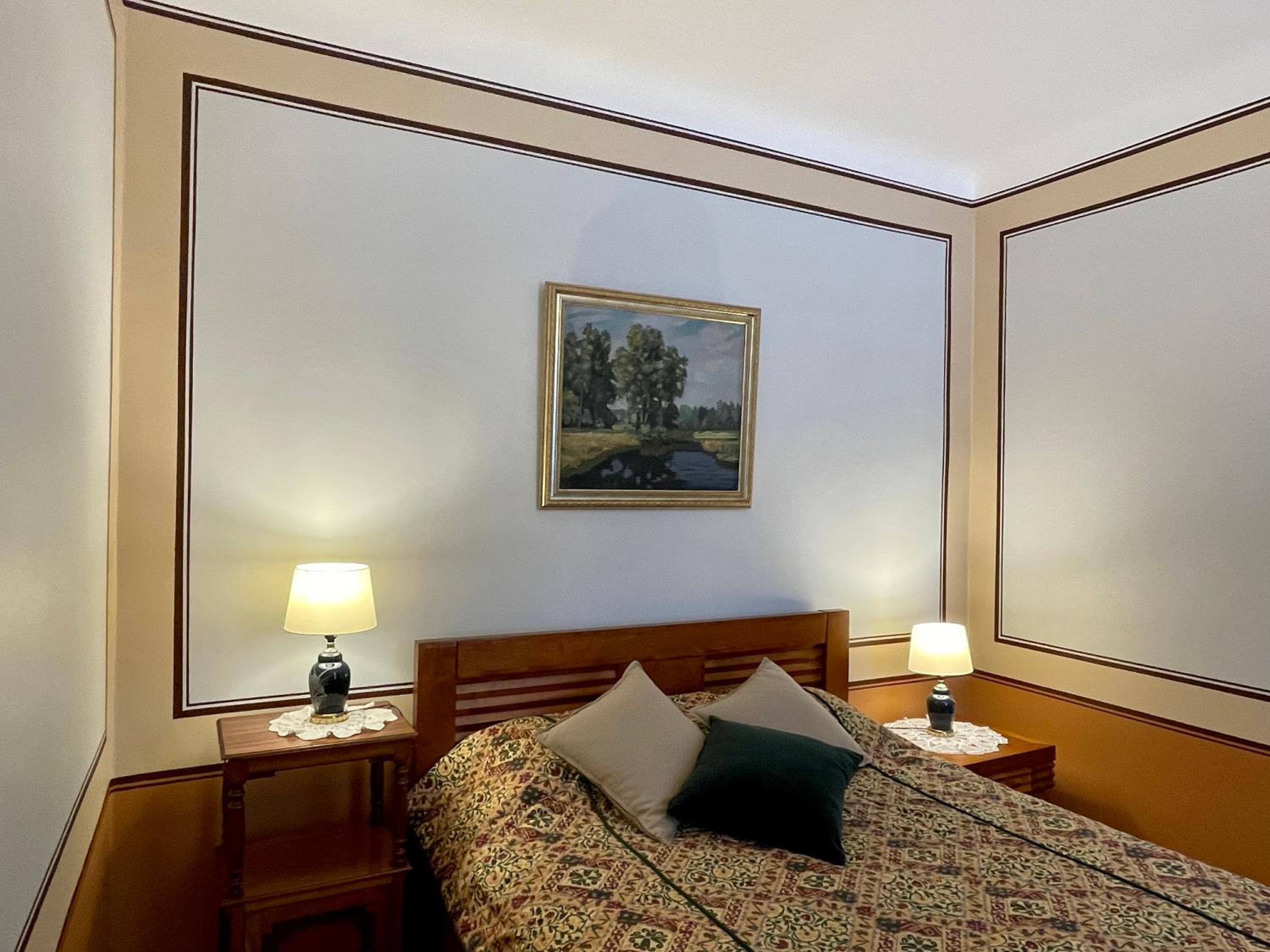 Large Double Room - Photo 2