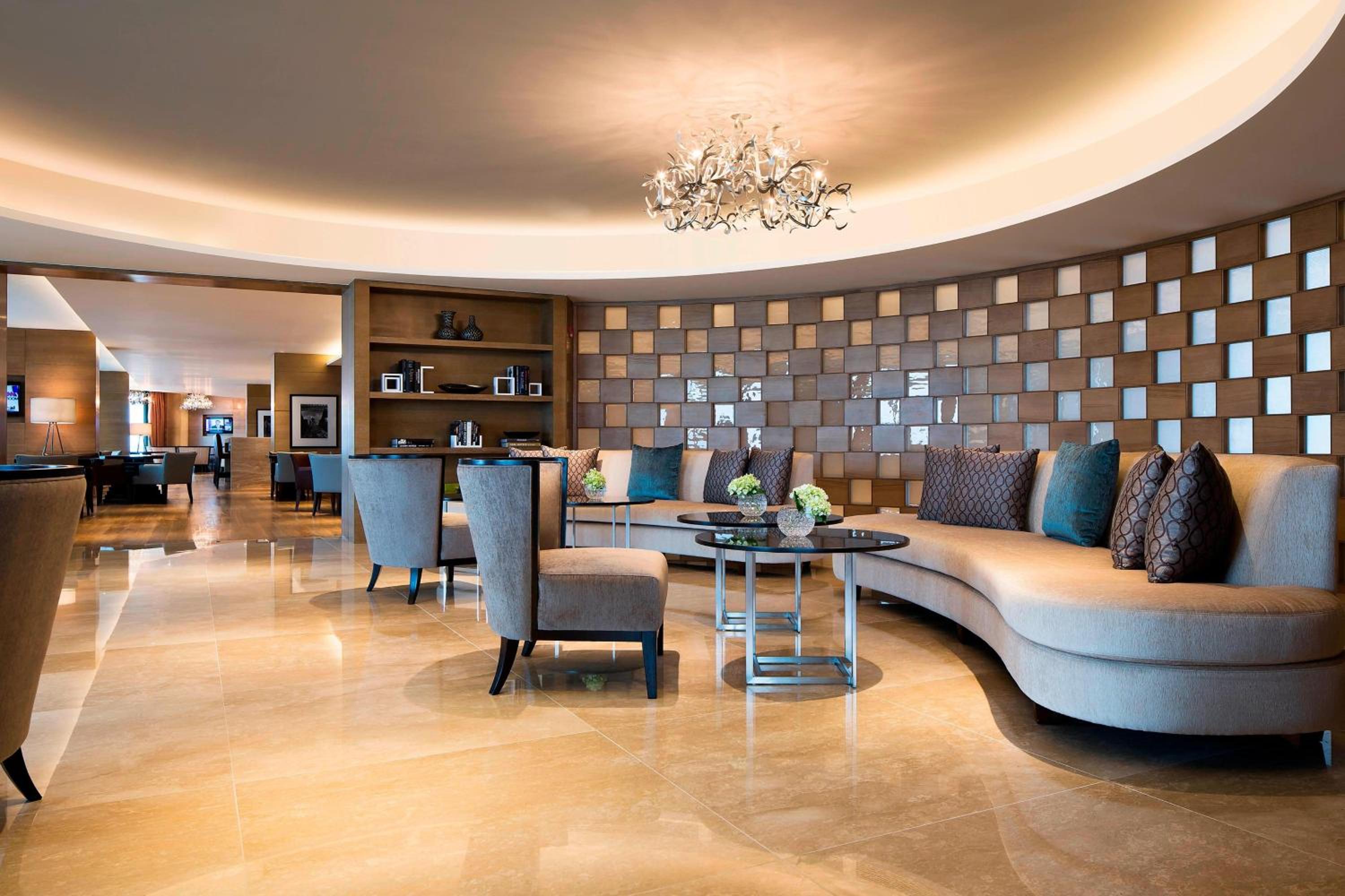 Chairman Suite, Executive lounge access, 1 King photo 2