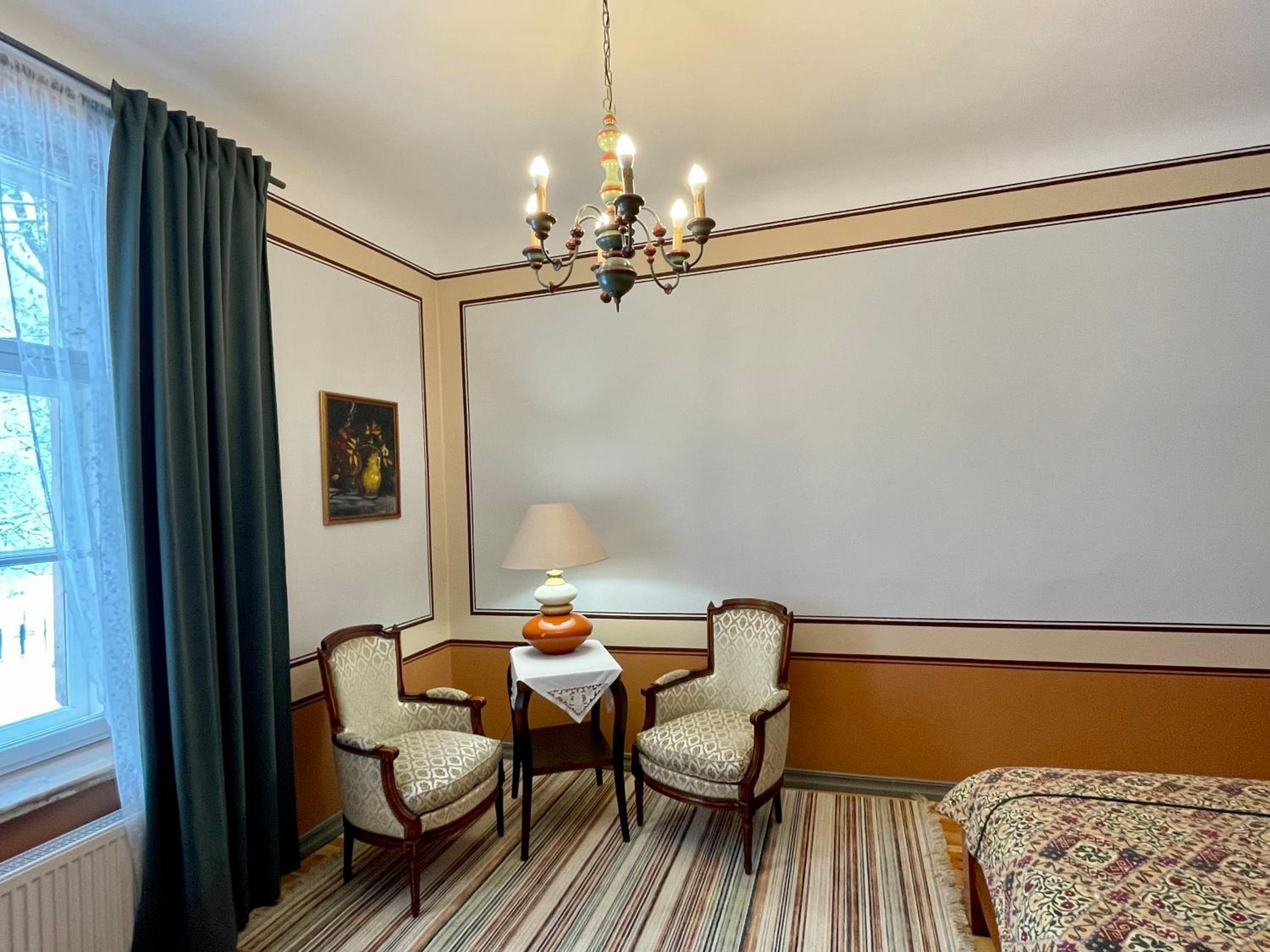 Large Double Room - Photo 1