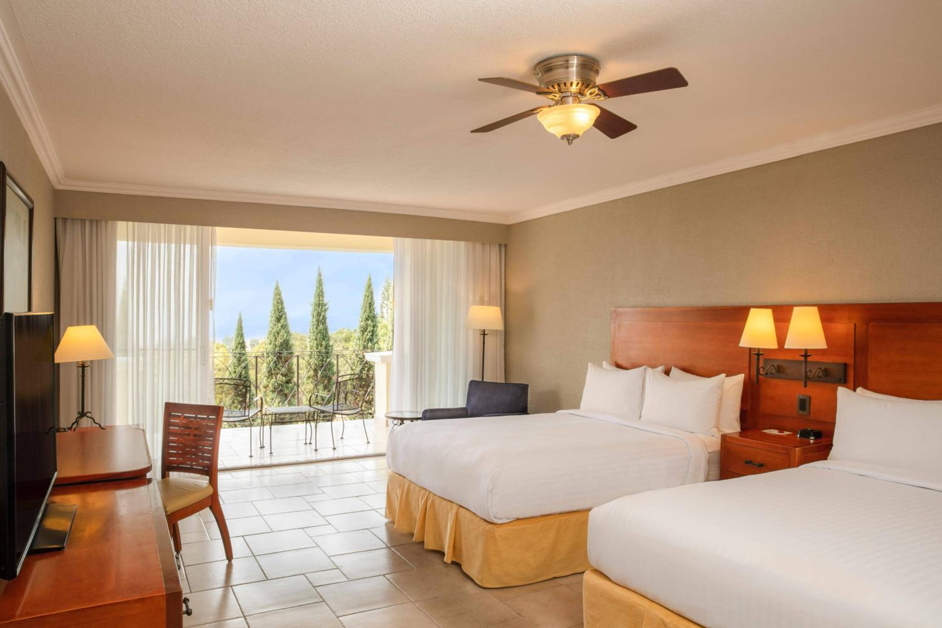 Guest Room, 2 Queen, Mountain View, Balcony