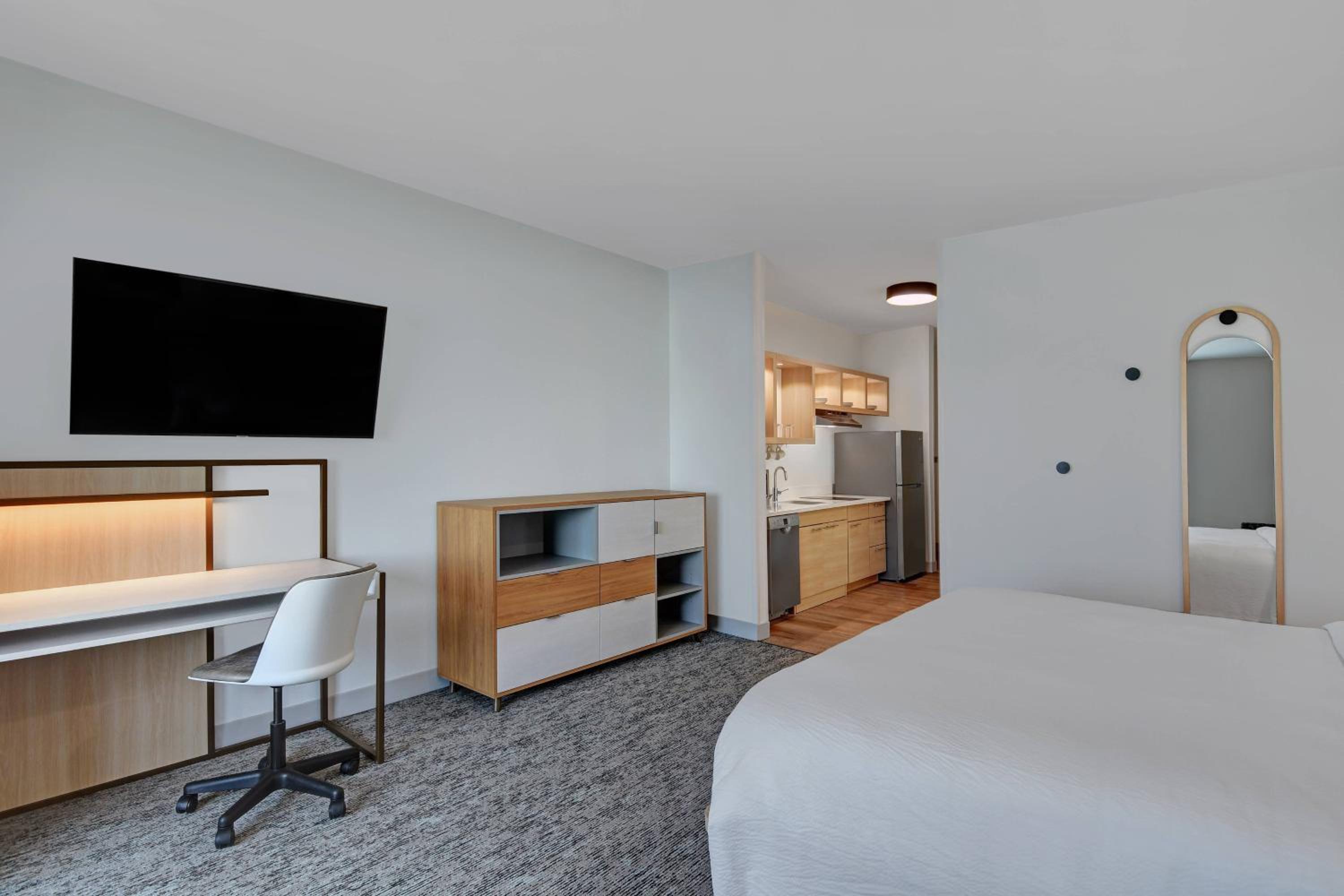 King Studio with Sofa Bed - Photo 3