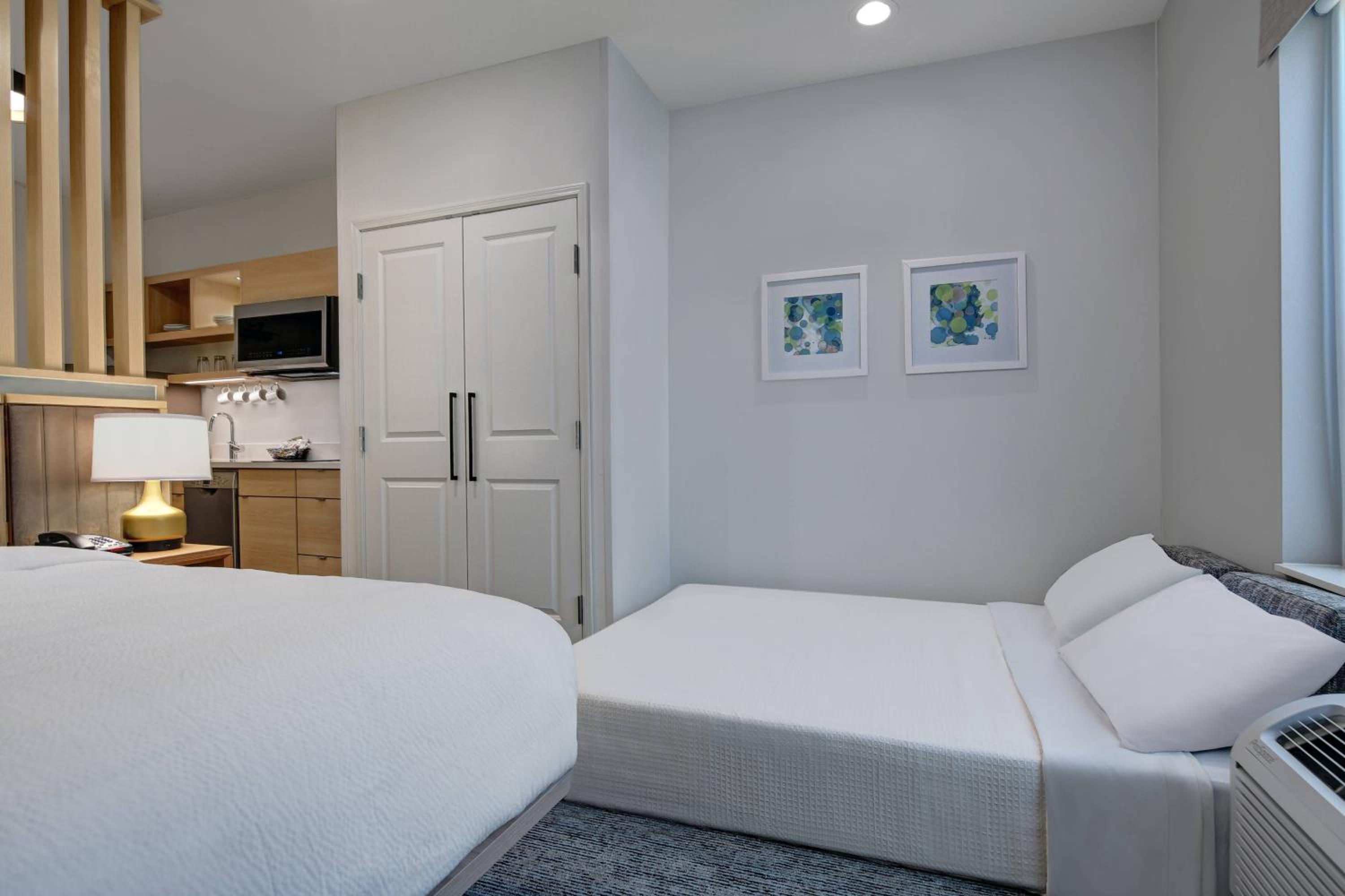 King Studio with Sofa Bed - Photo 6