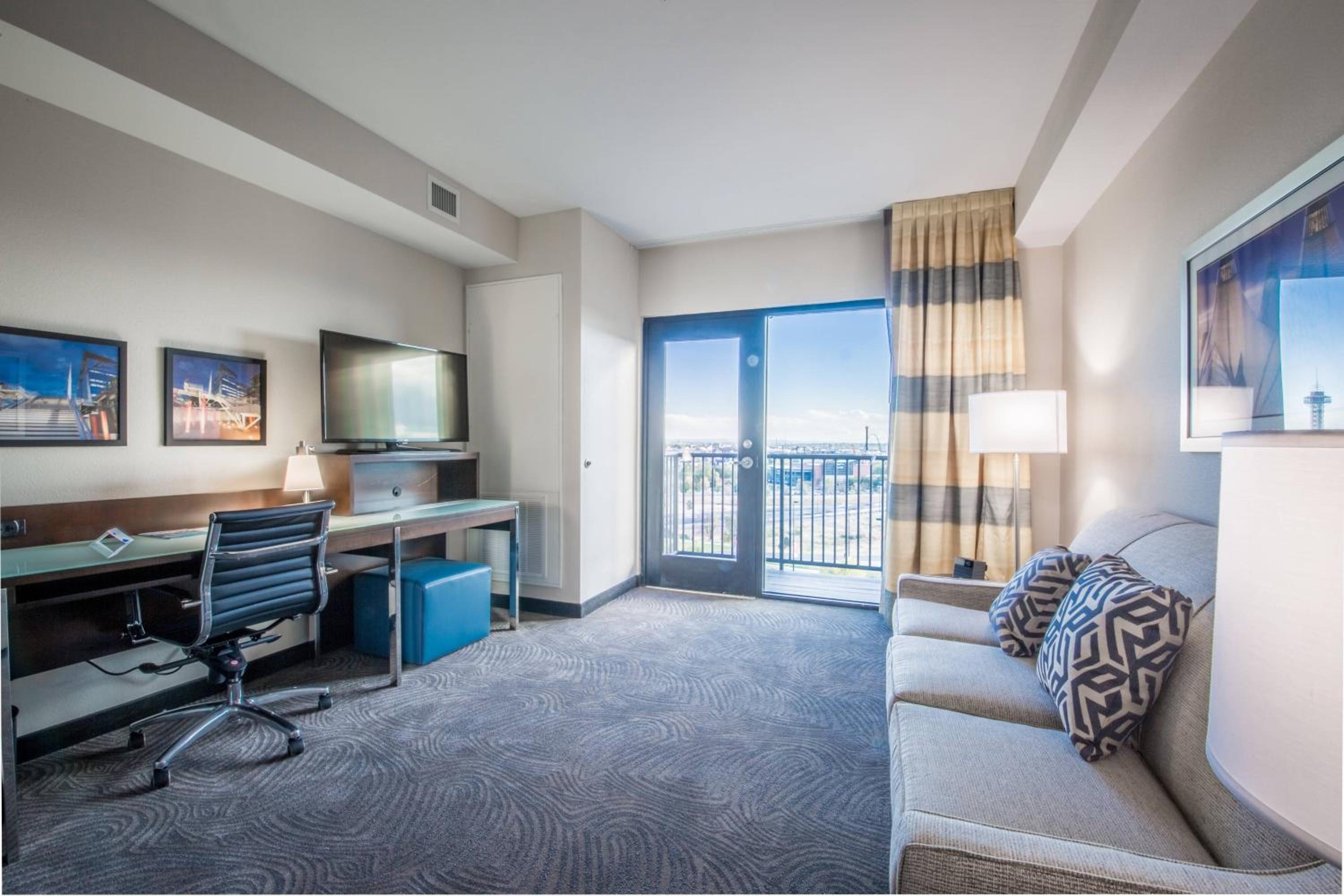 Queen Suite - Photo 3