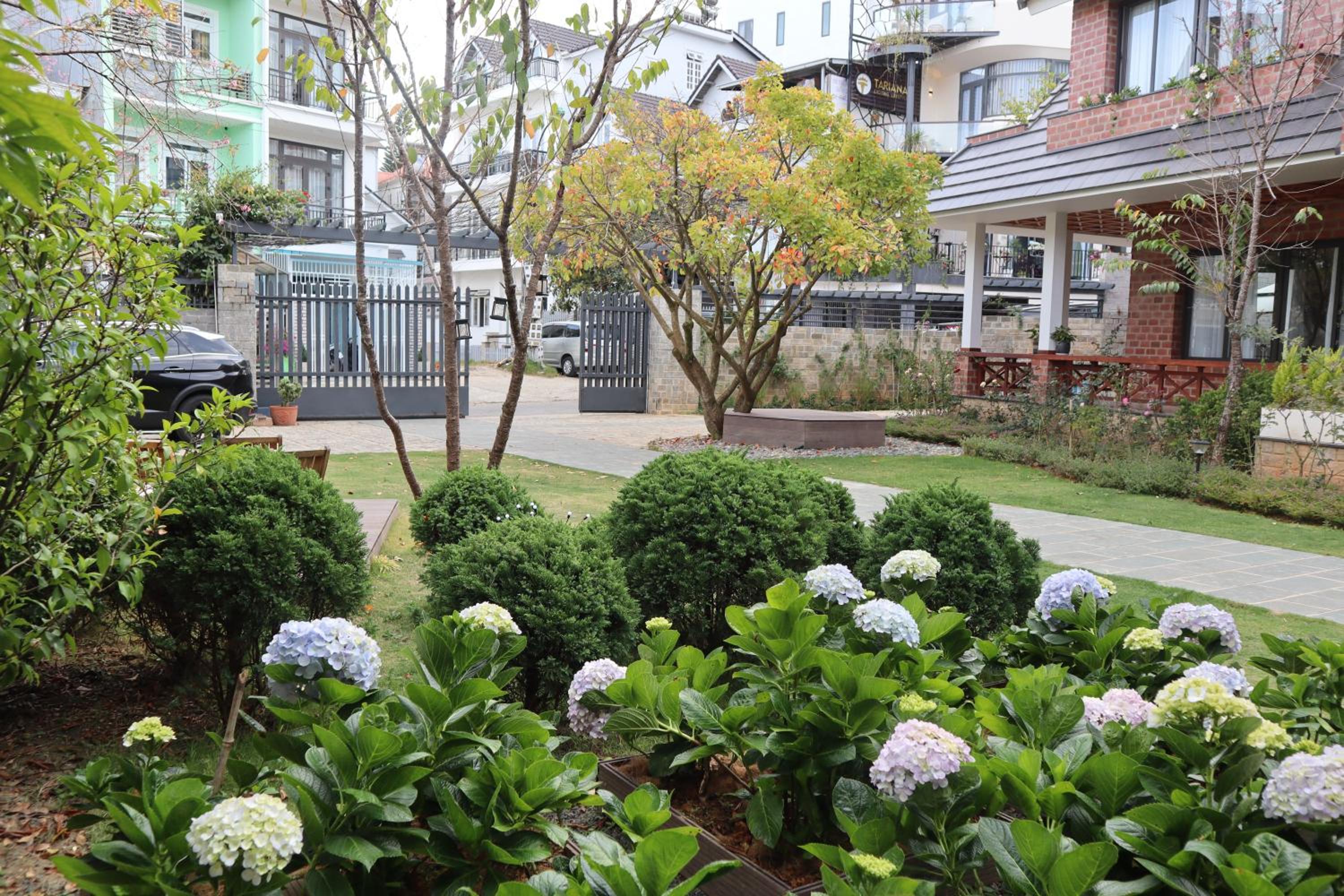 Villa with Garden View - Photo 10