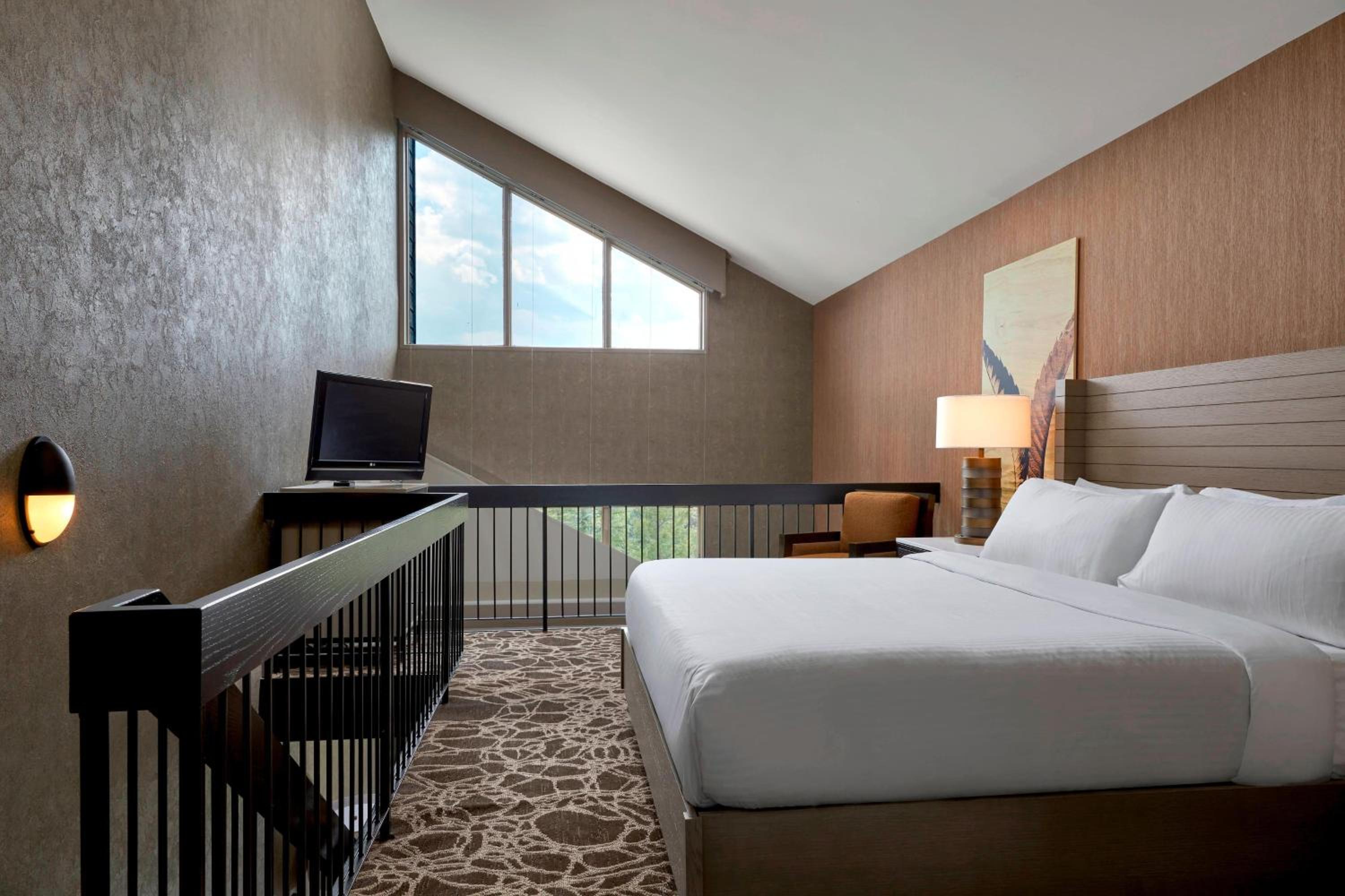Loft King Room with Sofa Bed and Balcony photo 2