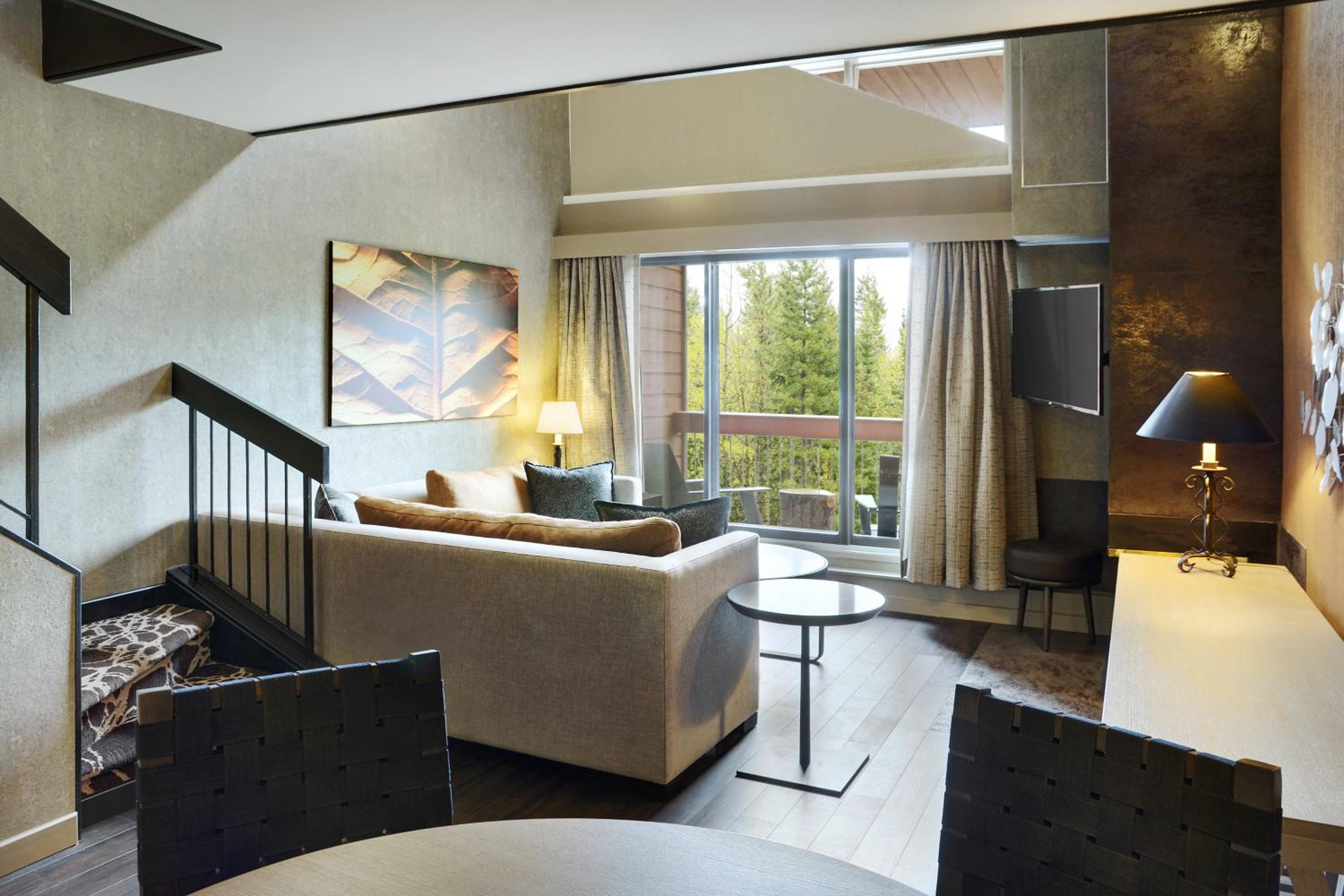 Loft Room with Two Queen Beds and Sofa bed with Balcony photo 2