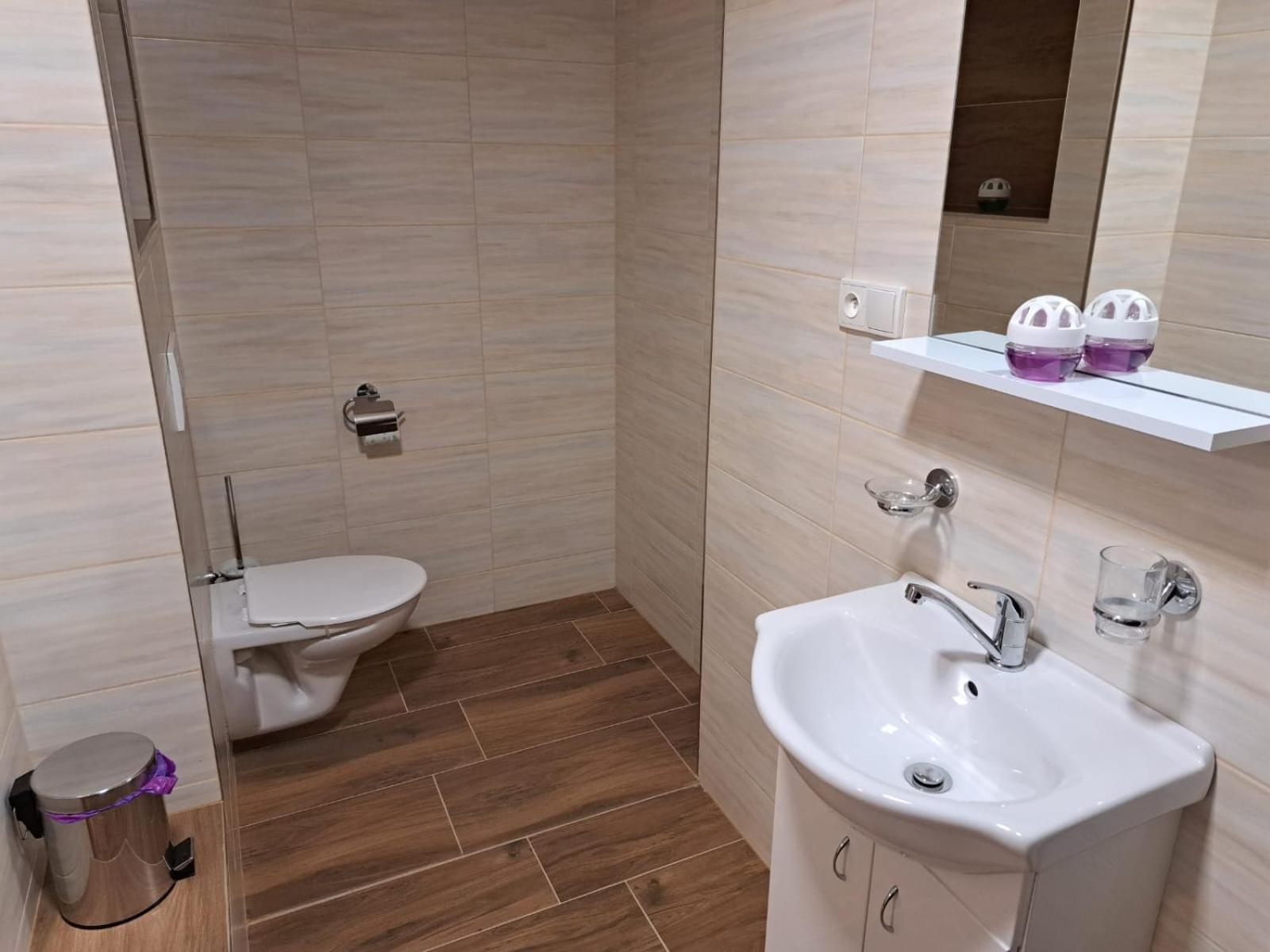 Queen Room - Disability Access photo 2
