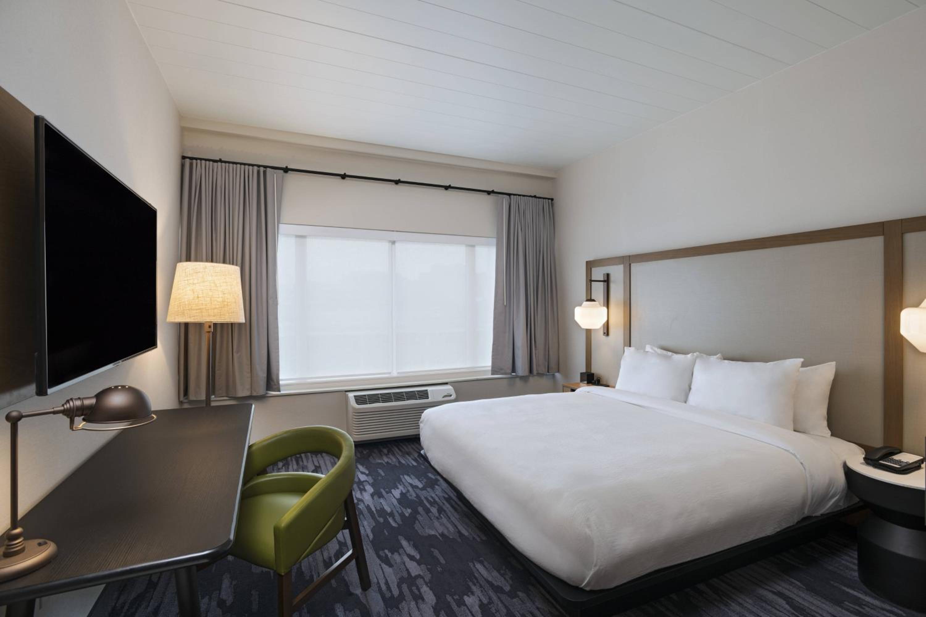 Guest Room, 1 King - Photo 1