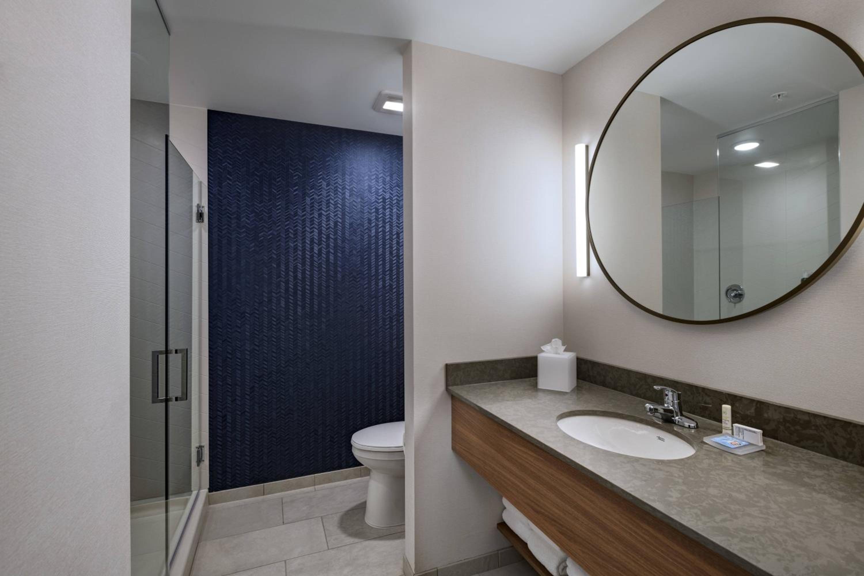 Guest Room, 1 King - Photo 3
