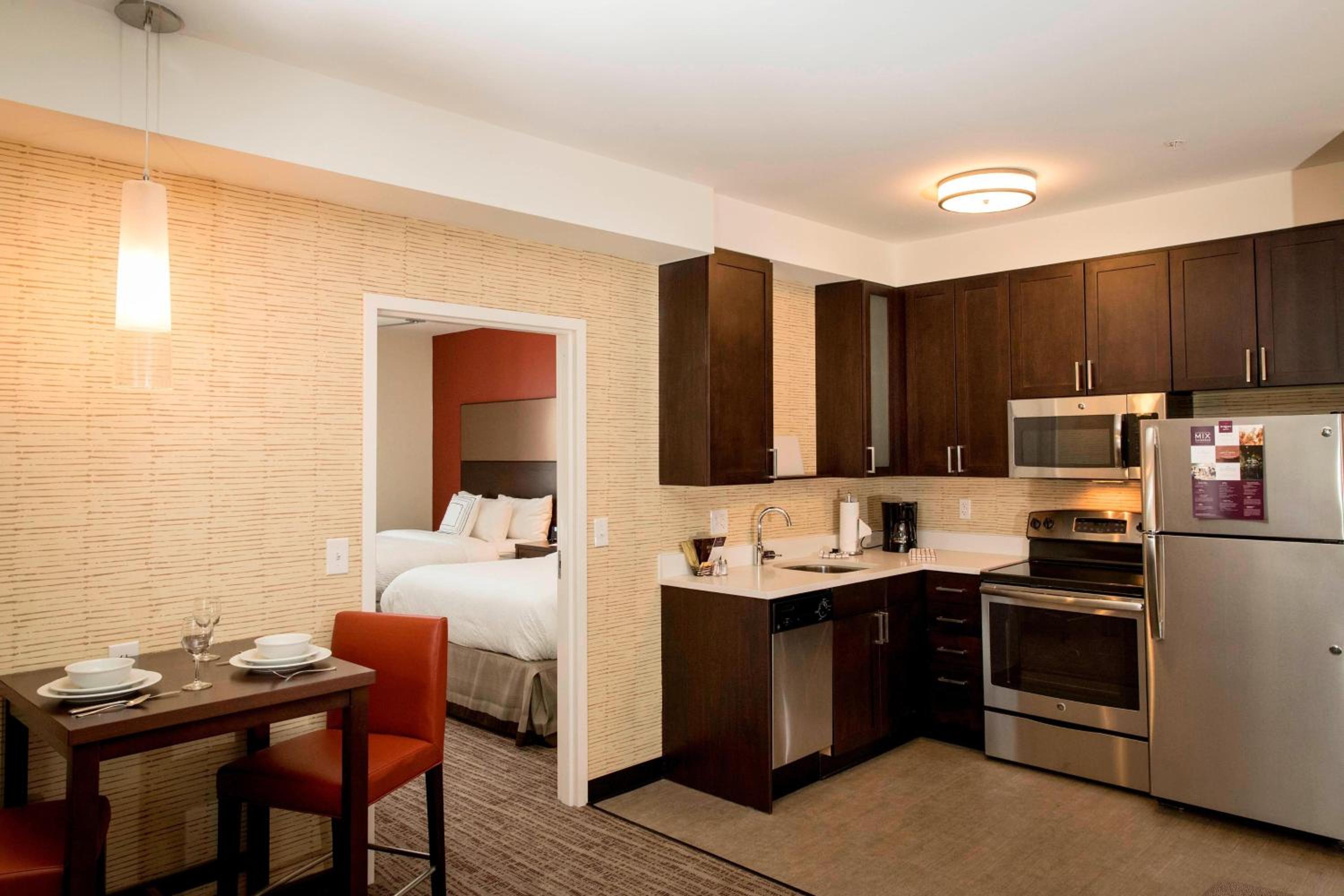 One-Bedroom Suite with Two Queen Beds with Sofa Bed and Roll-In Shower - Mobility and Hearing Accessible photo 3