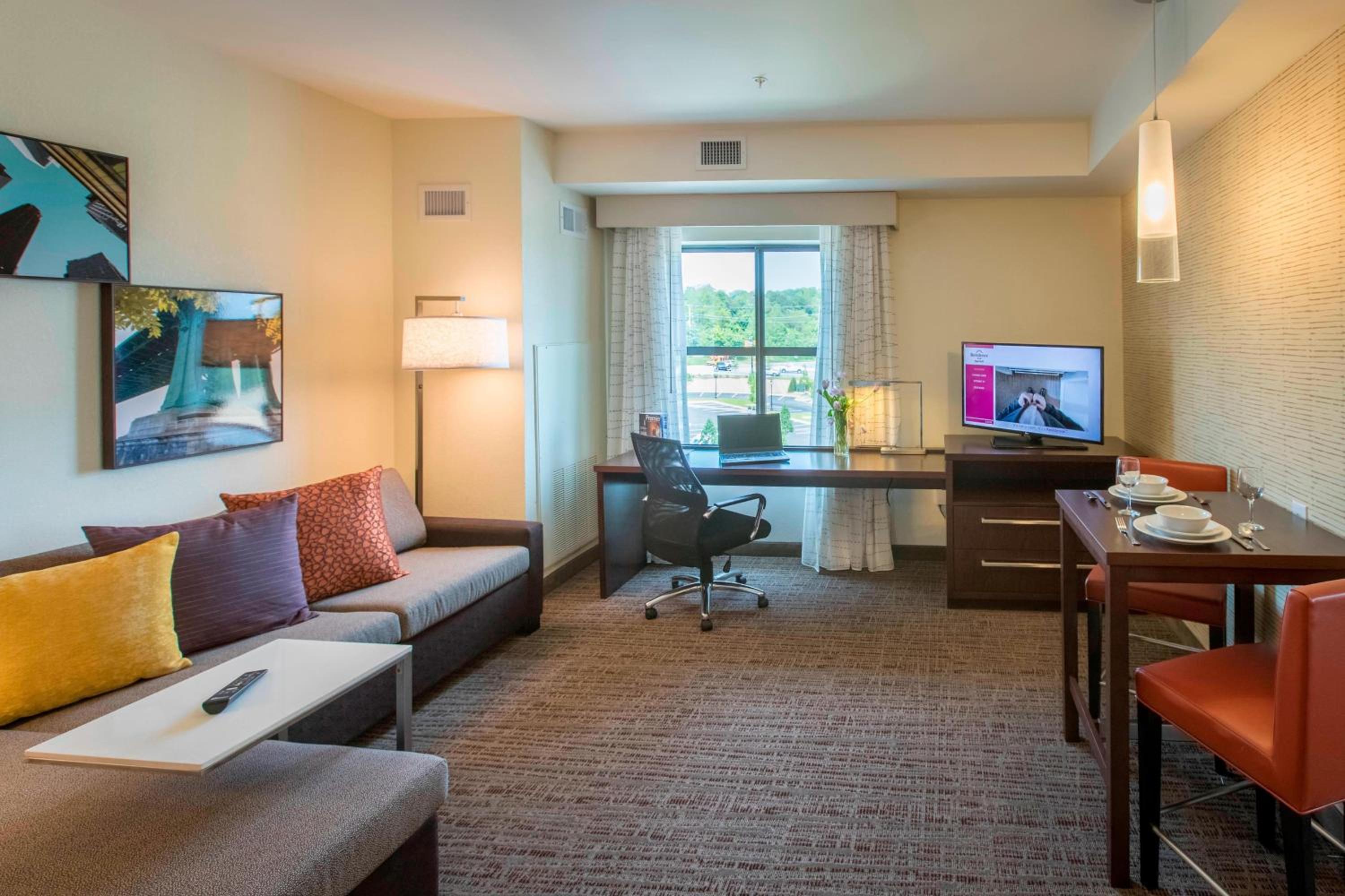 One-Bedroom Queen Suite photo 1