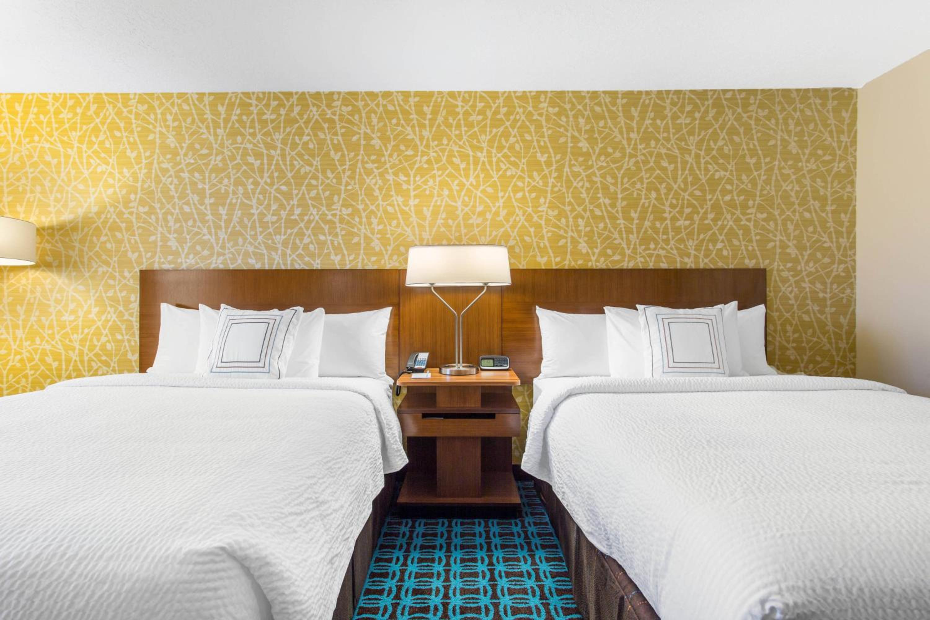 Queen Room with Two Queen Beds - Photo 3