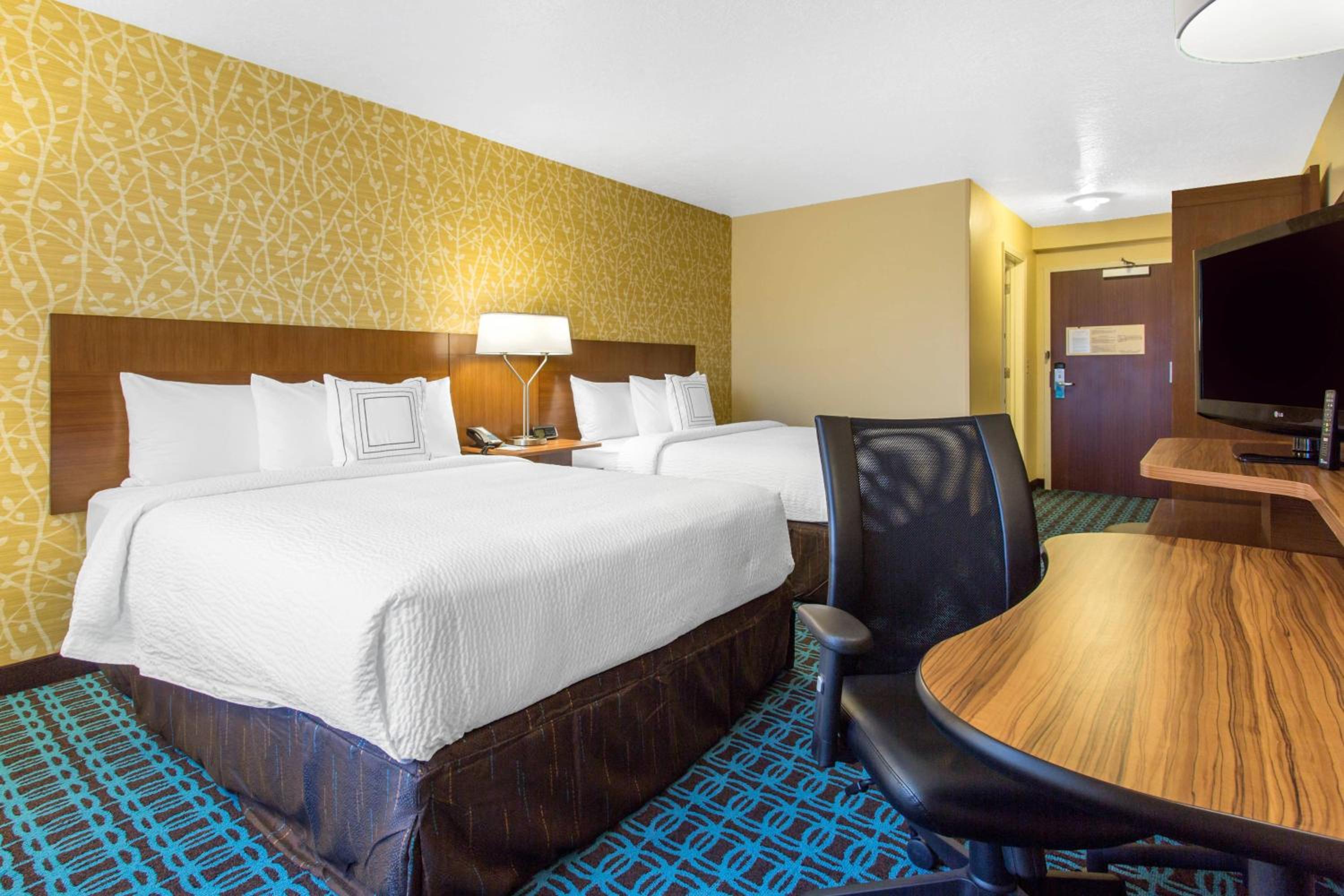 Queen Room with Two Queen Beds - Photo 1