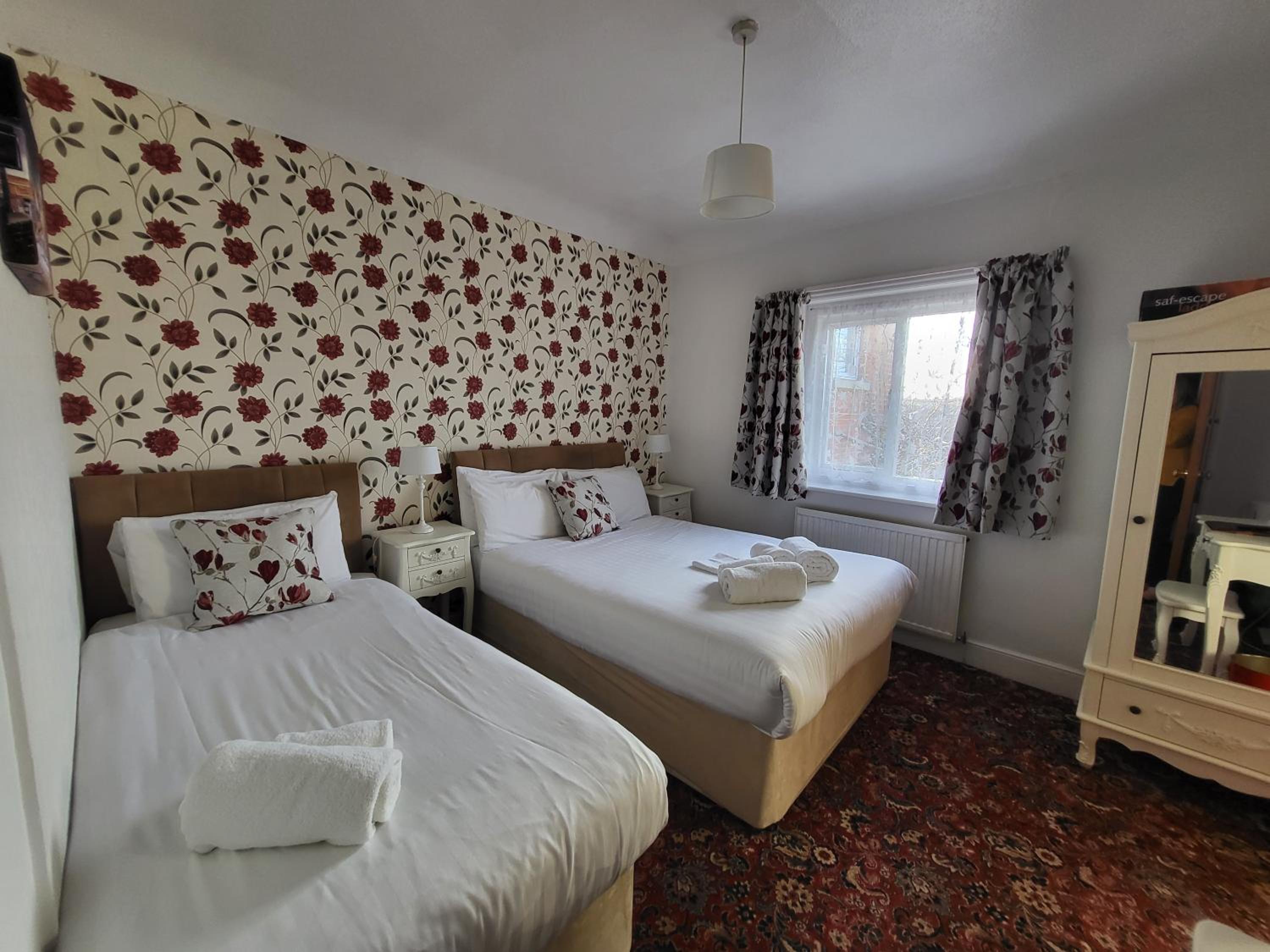 Triple Room with Bath photo 2