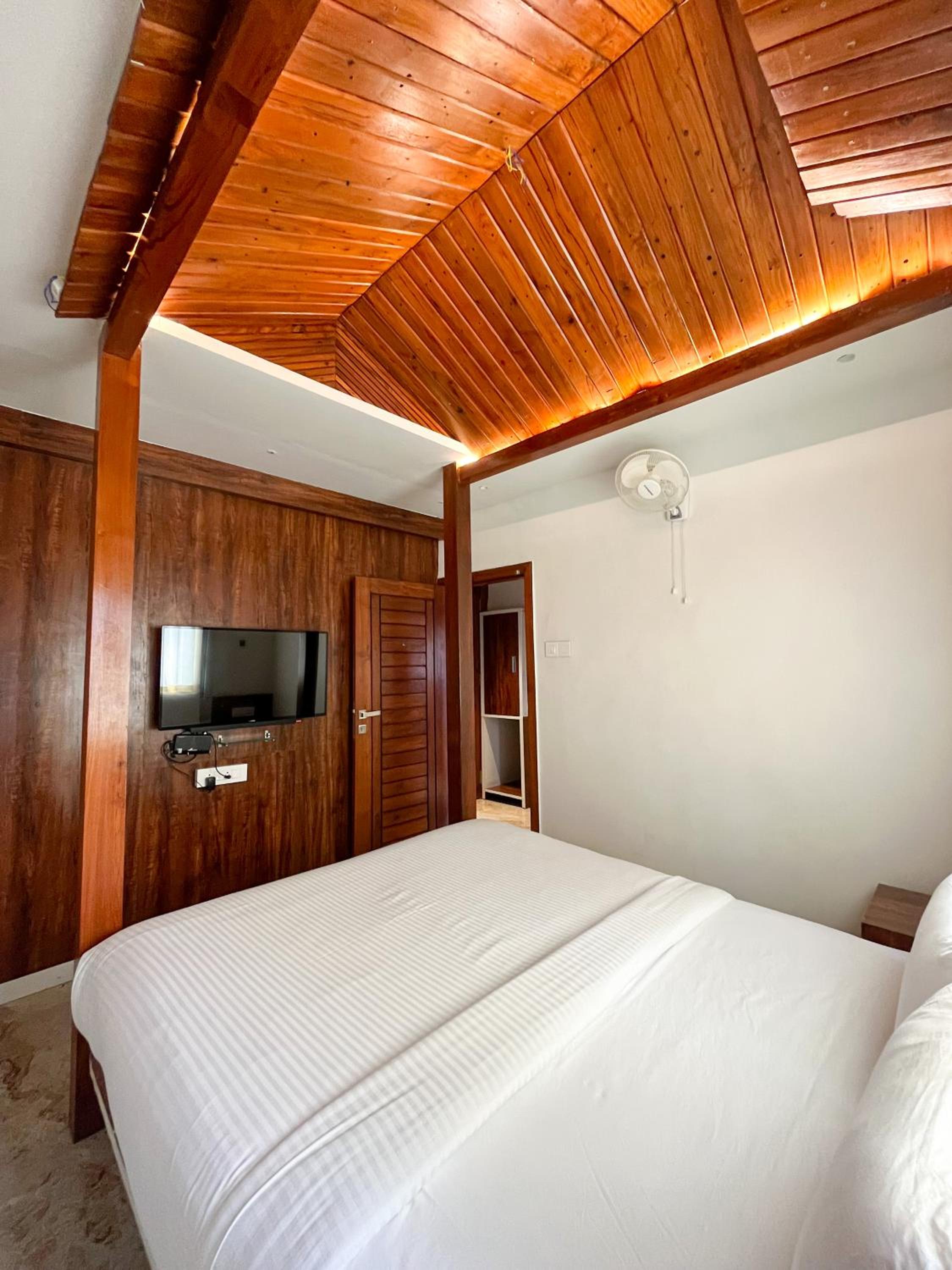 Deluxe room without balcony - Photo 1
