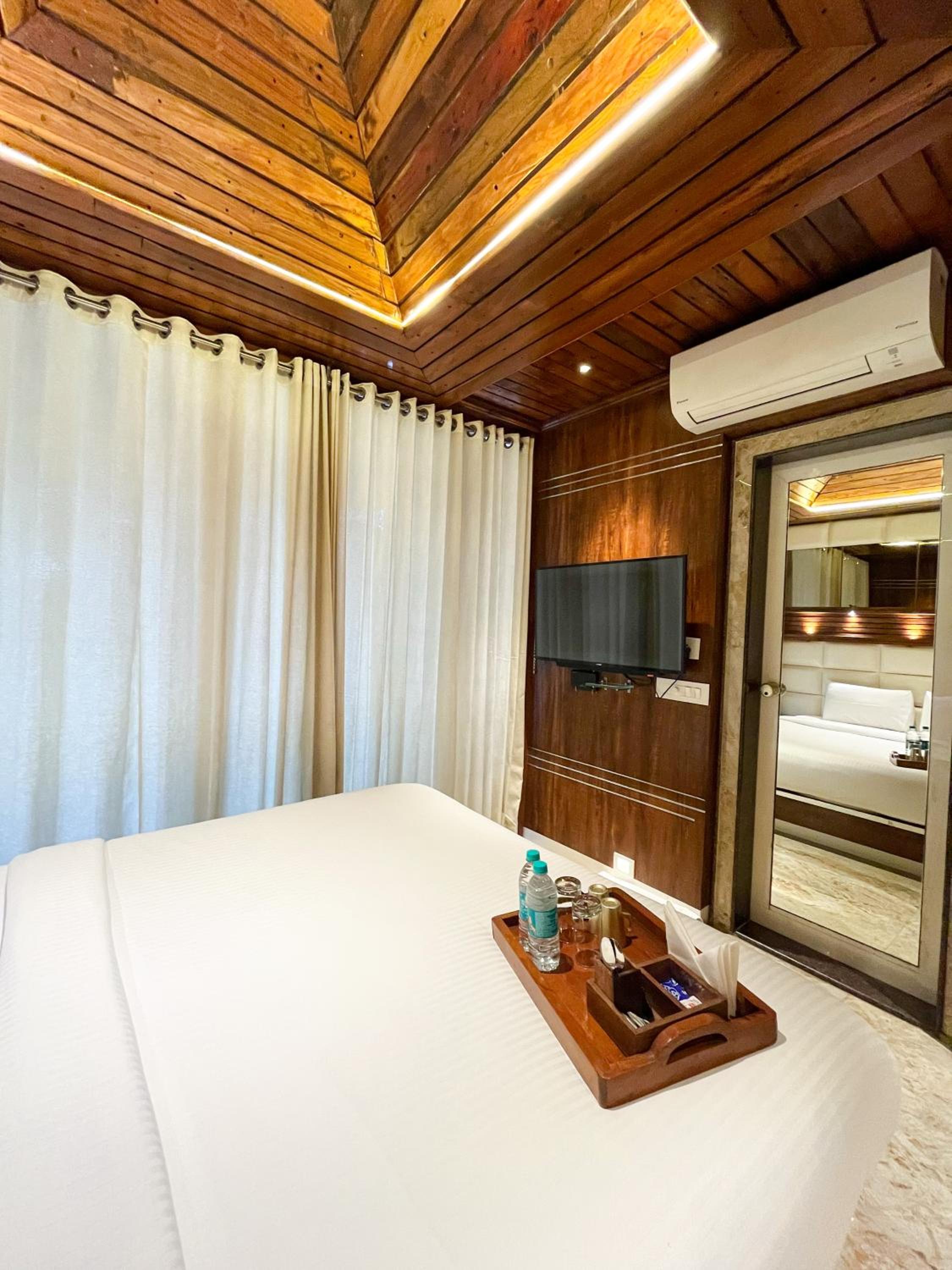 Deluxe room without balcony - Photo 17
