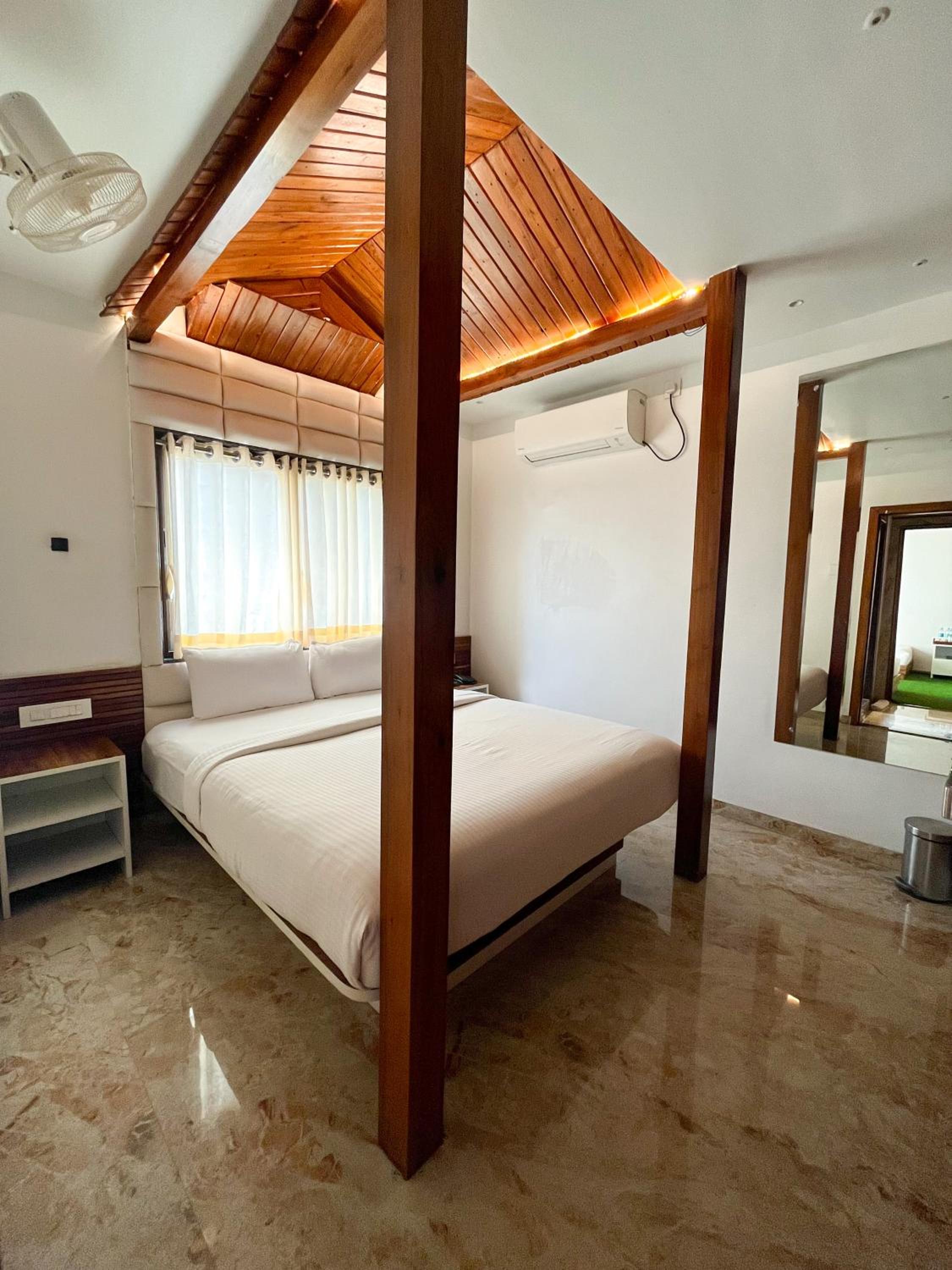 Deluxe room With balcony - Photo 16