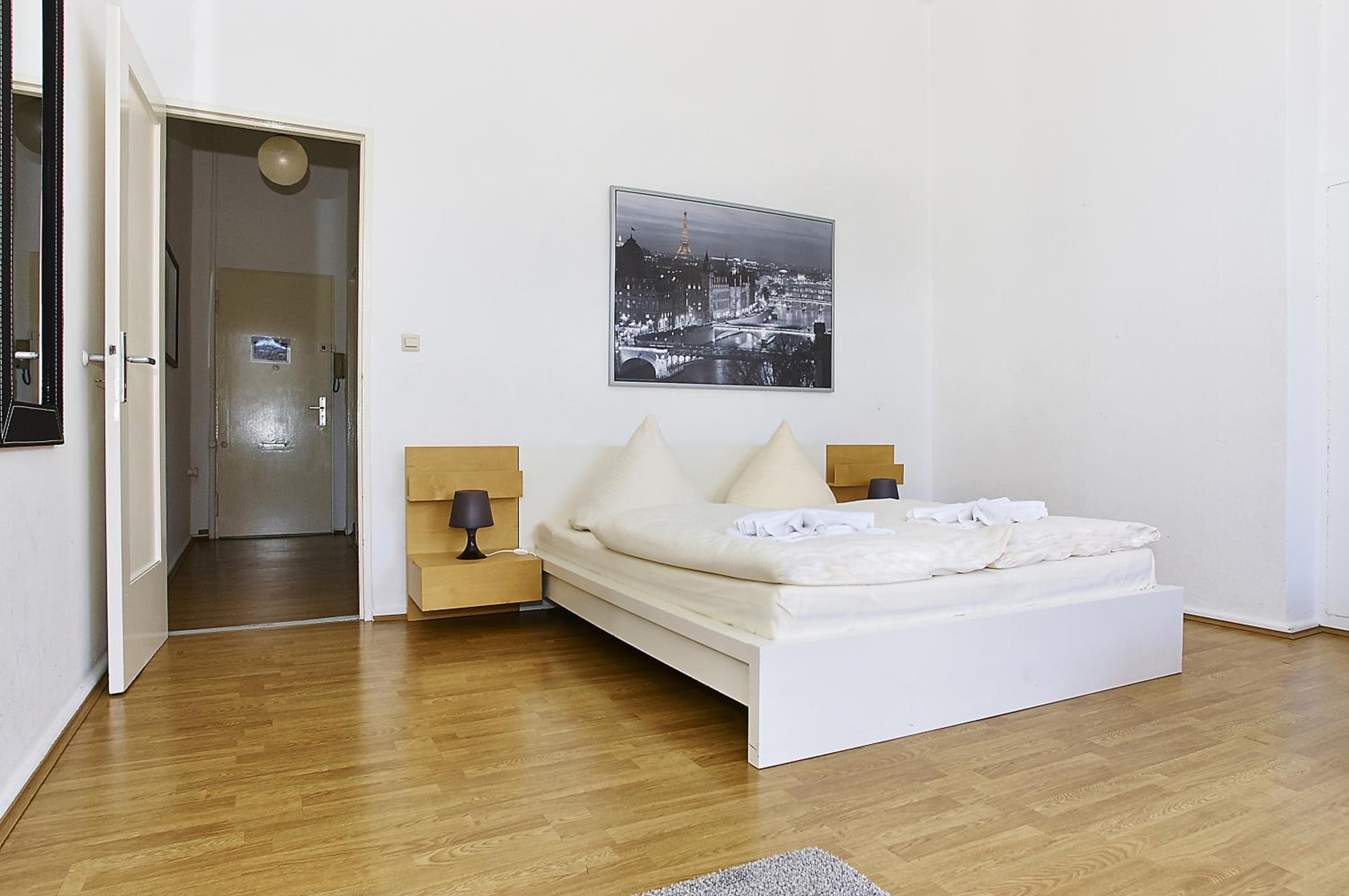 Studio Apartment (3 Adults) - Olivaerplatz 18