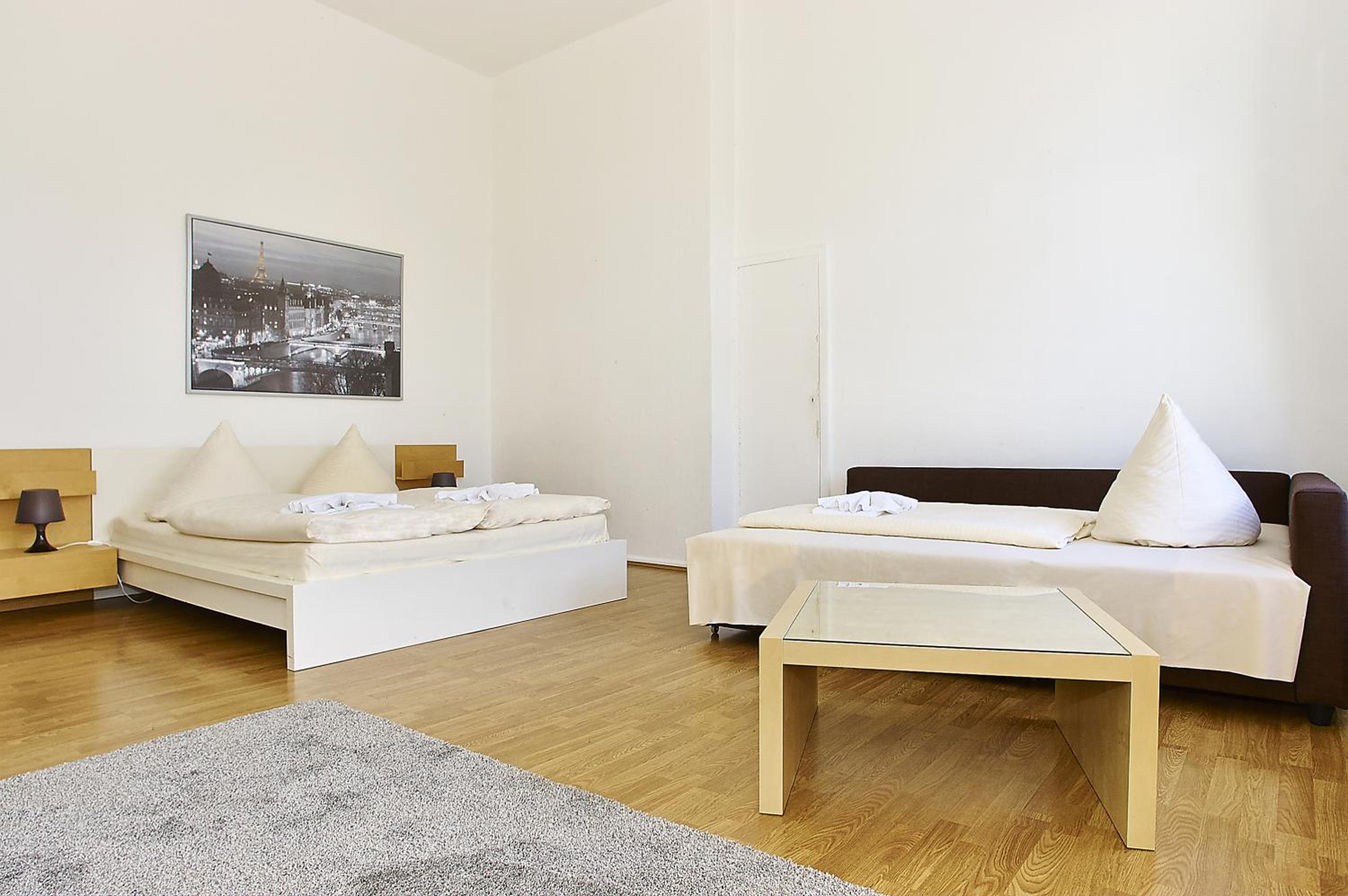 Studio Apartment (3 Adults) - Olivaerplatz 18 photo 2