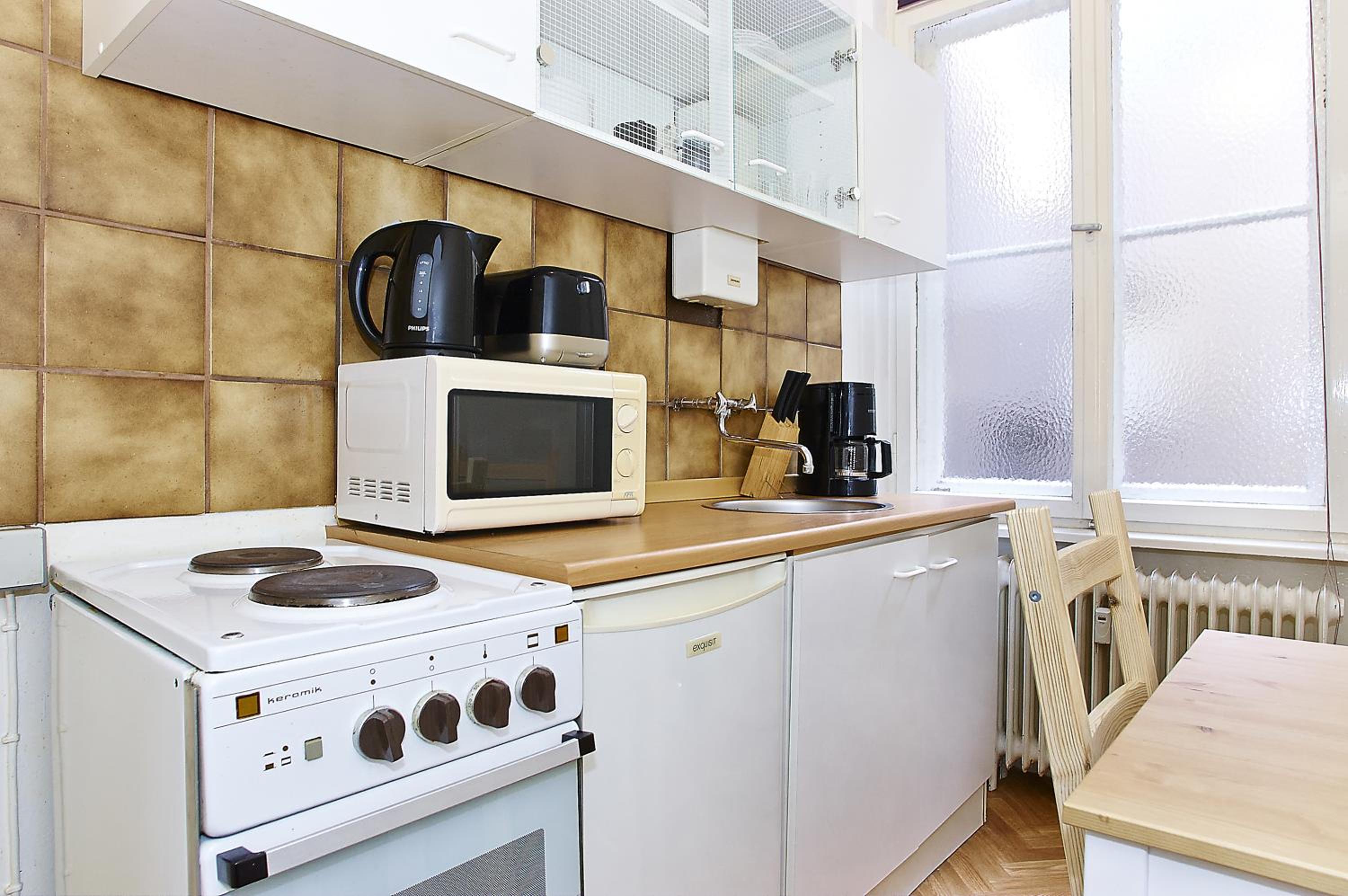 Studio Apartment (3 Adults) - Olivaerplatz 18 photo 3