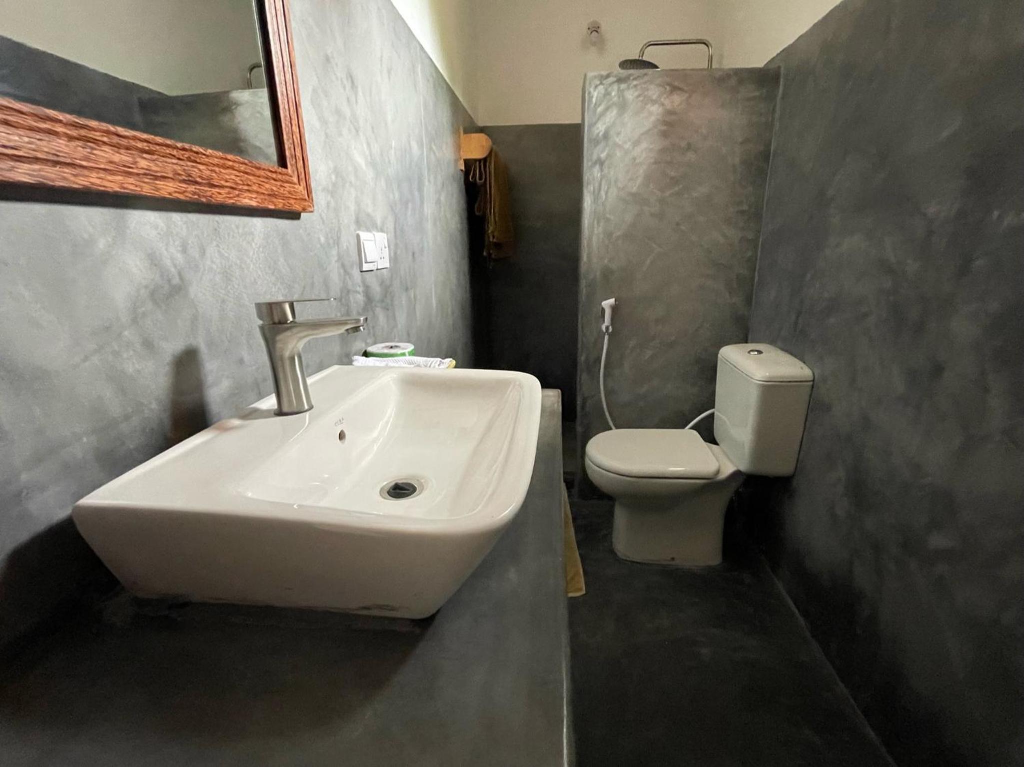 One-Bedroom Bungalow - Photo 3