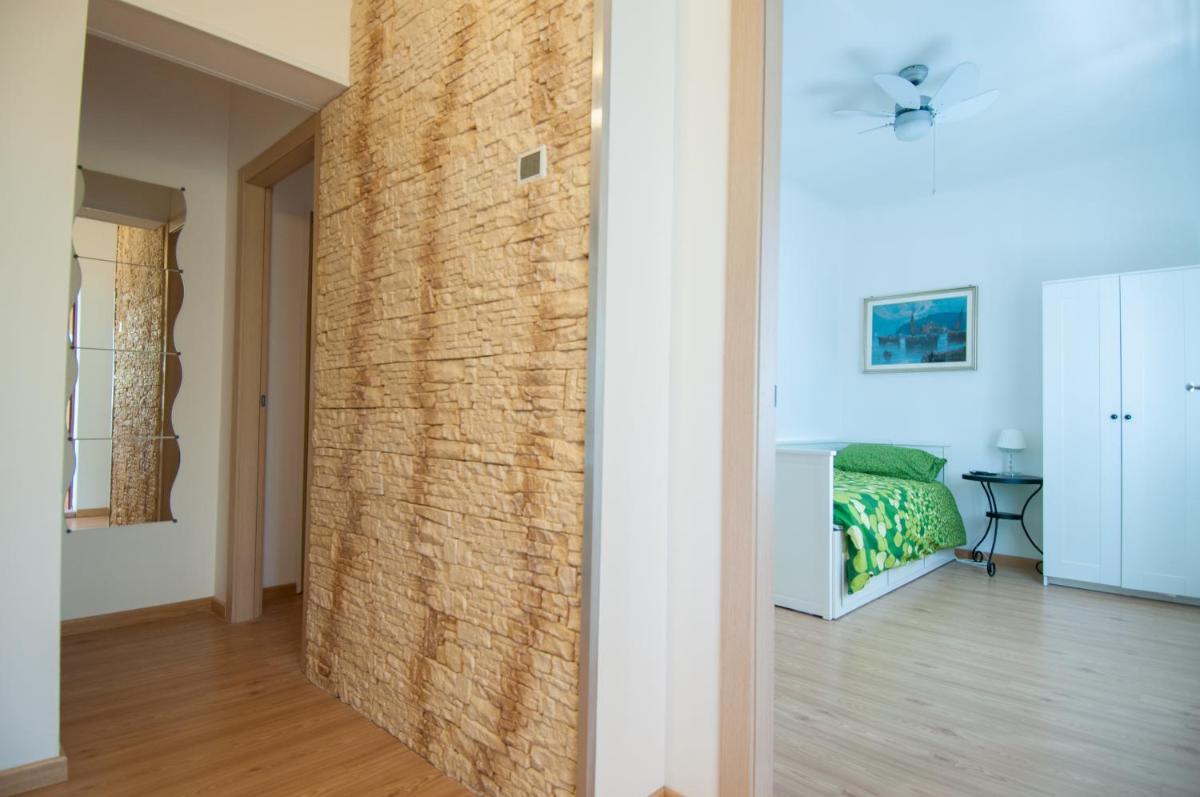Single Room with Private Bathroom photo 2