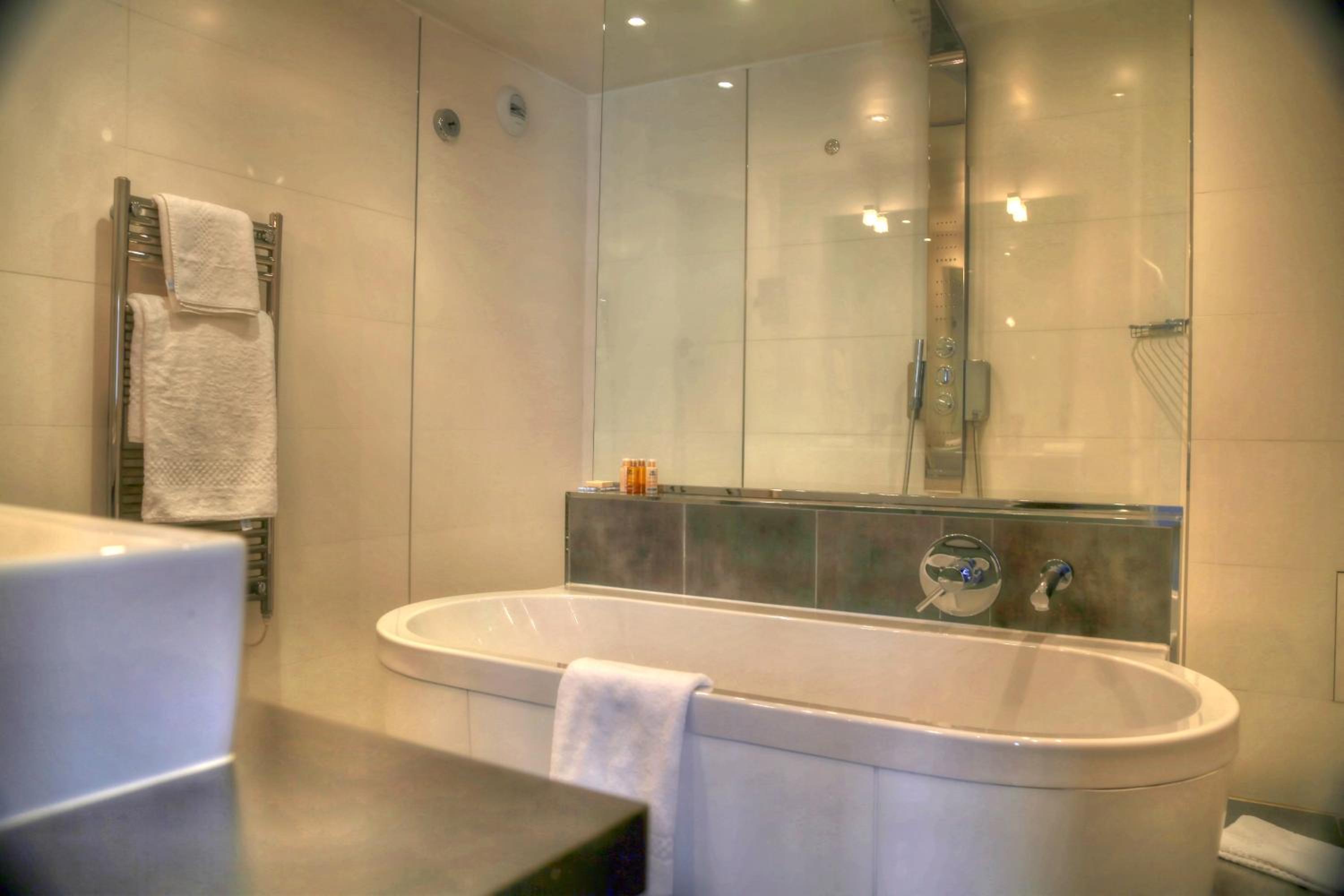 Suite (3 Adults) photo 2