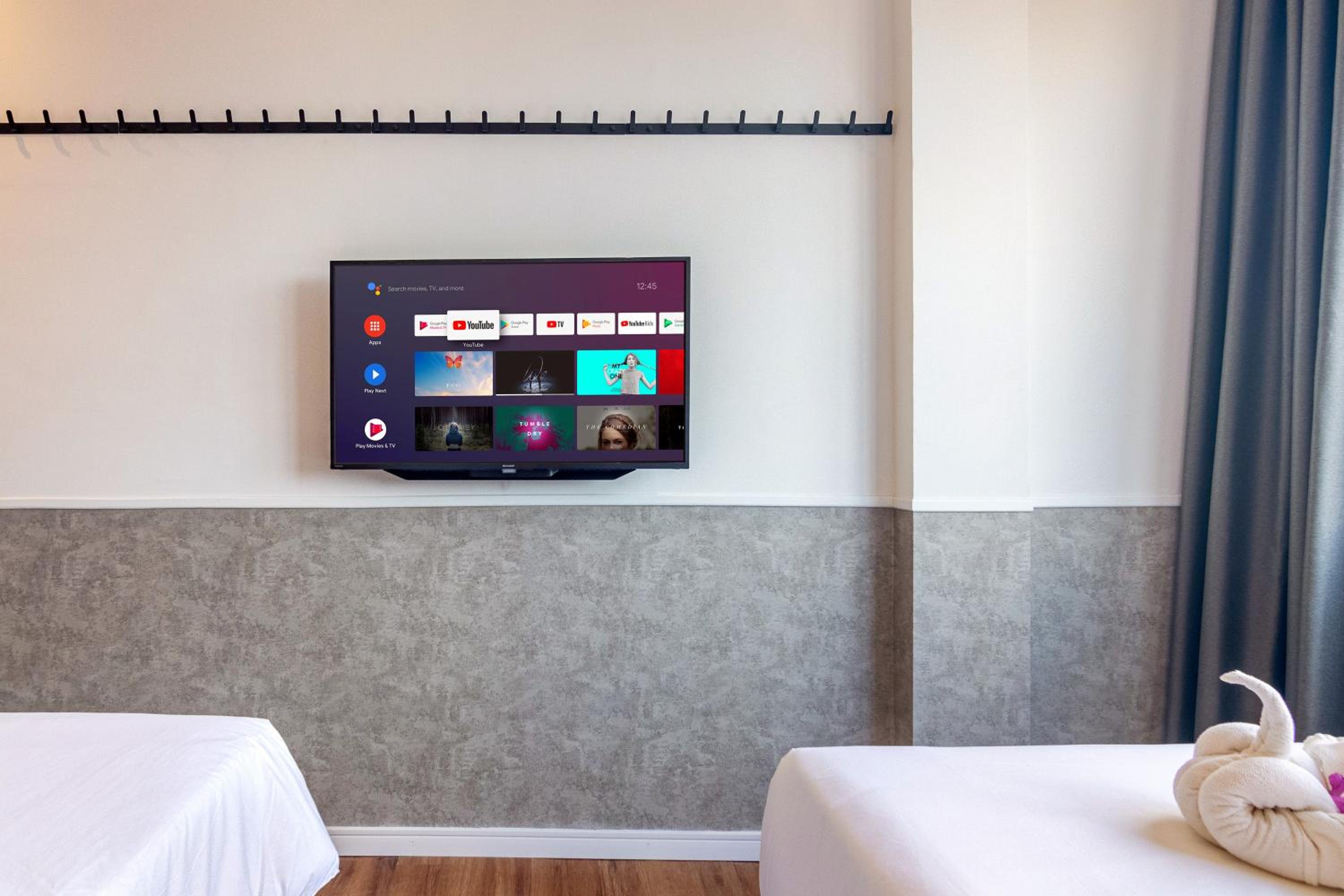 Standard Family Room - Photo 13