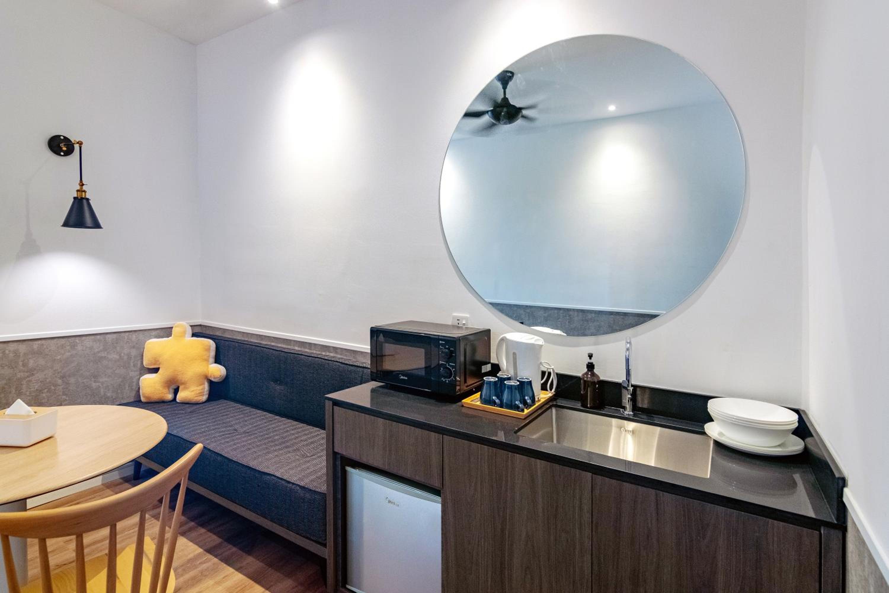 Deluxe Family Room - Photo 9