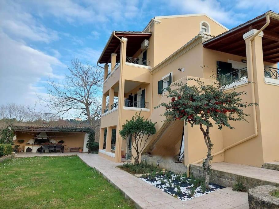Three-Bedroom House photo 2