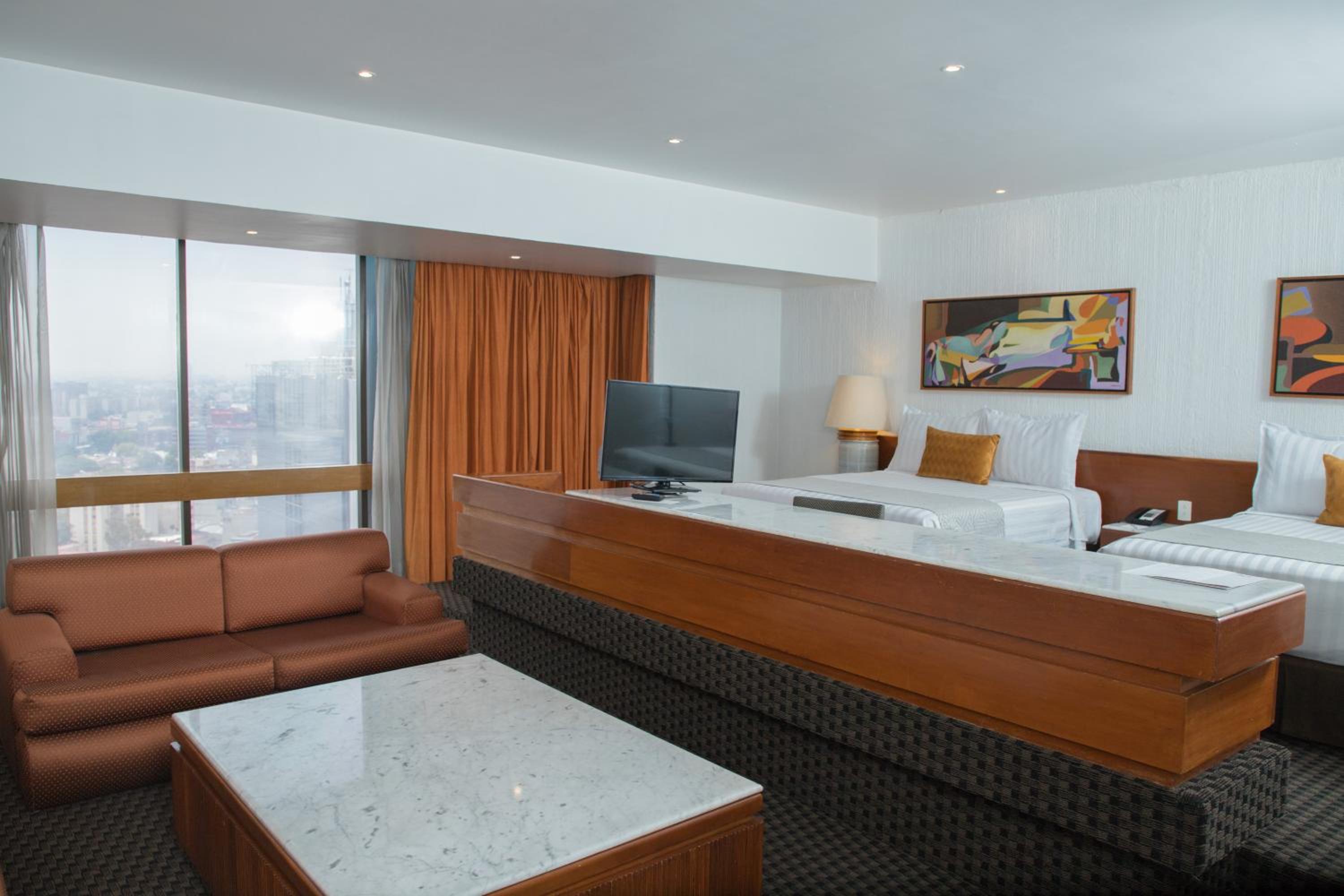 Deluxe Suite with Spa Bath - Photo 3
