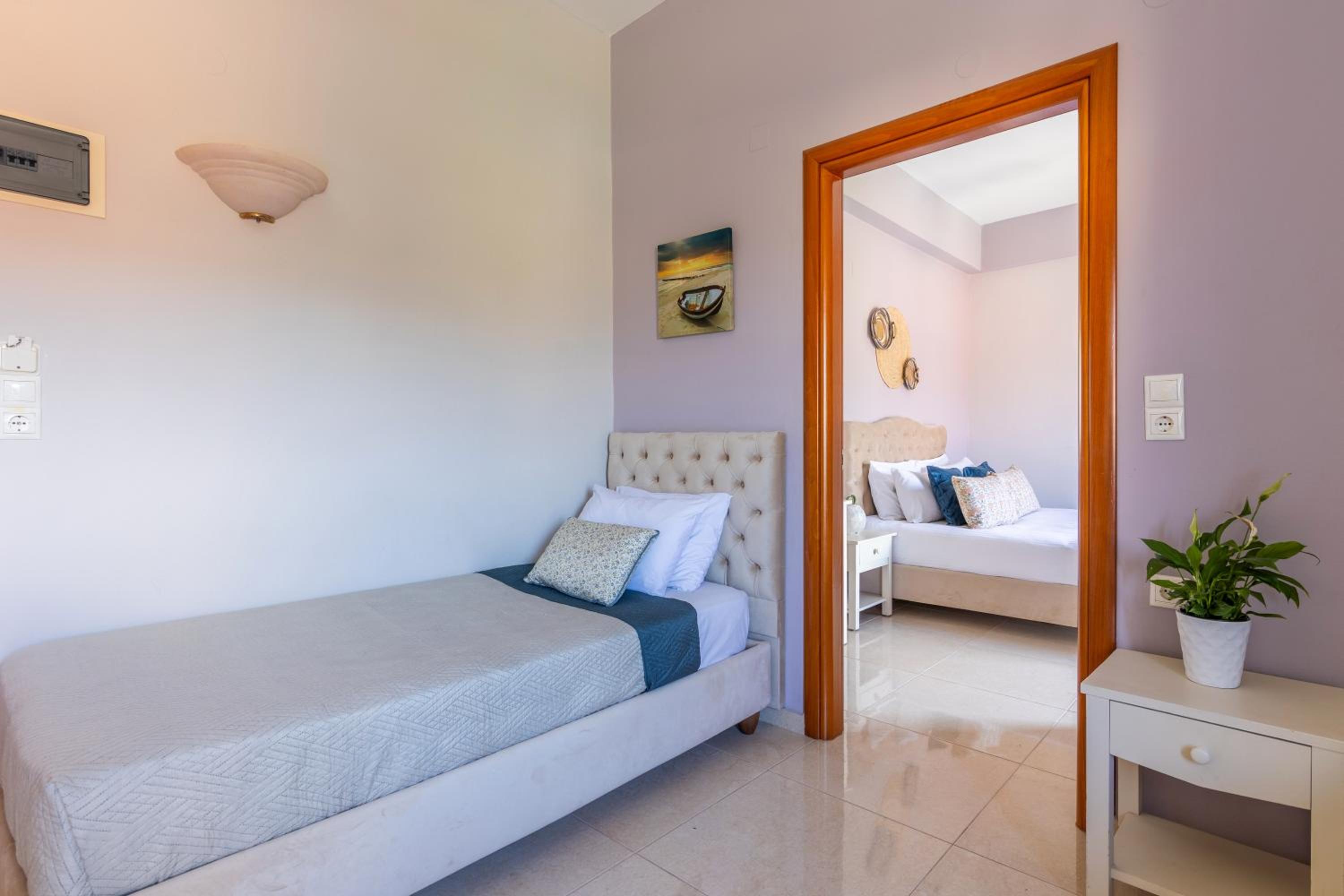 One-Bedroom Apartment (3-4 Adults) photo 3