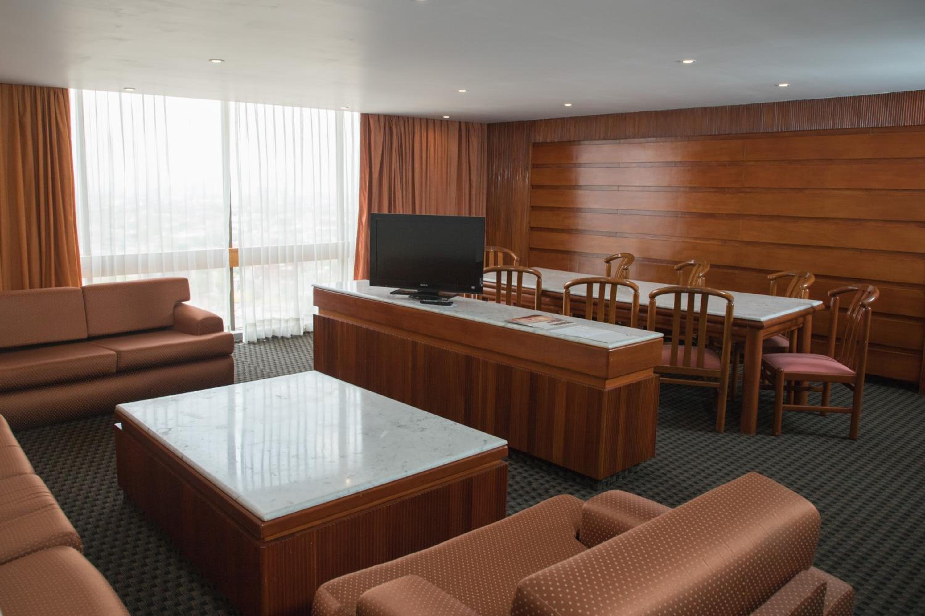 Suite with City View - Photo 5