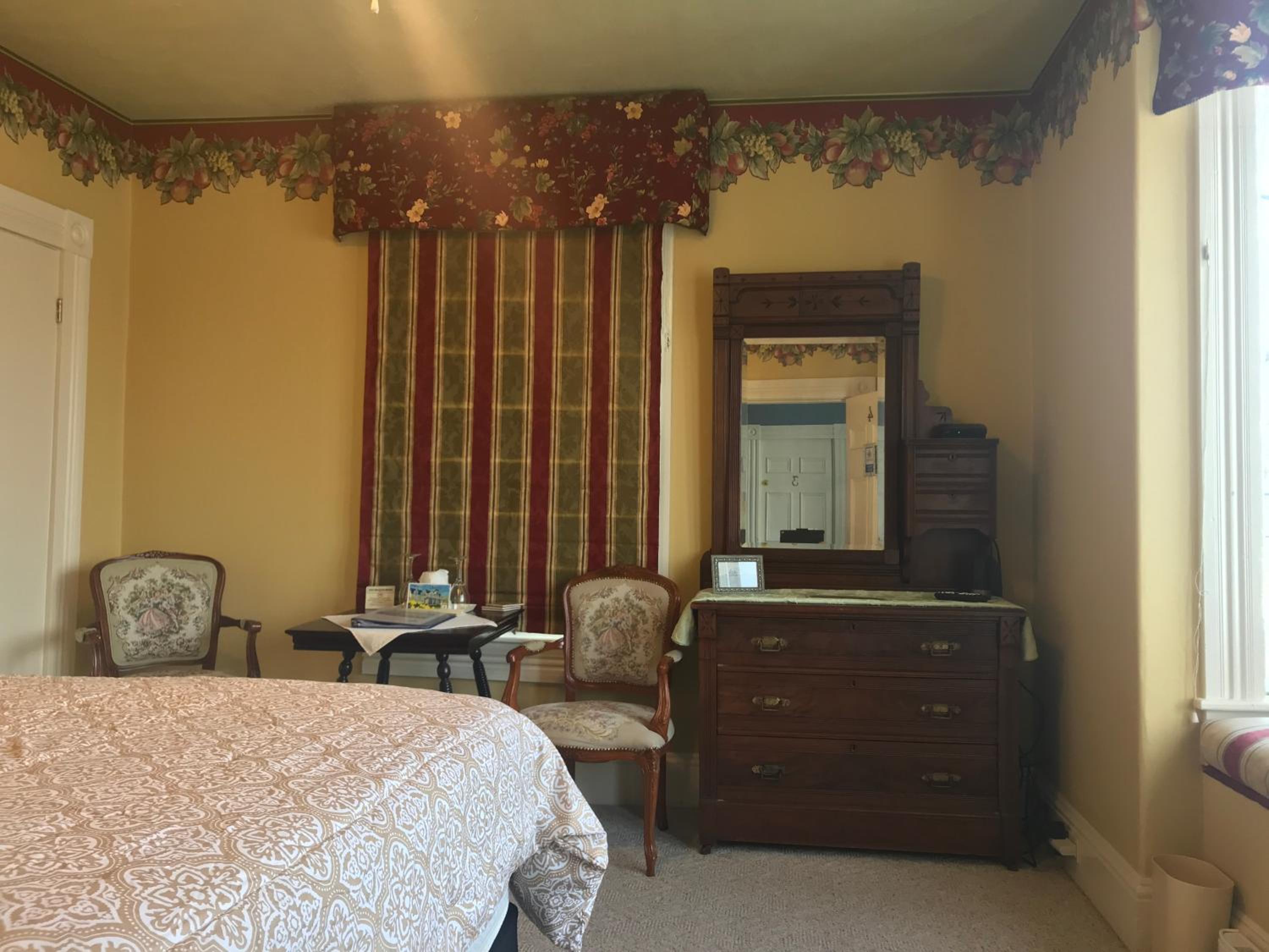 Standard Queen Room photo 2