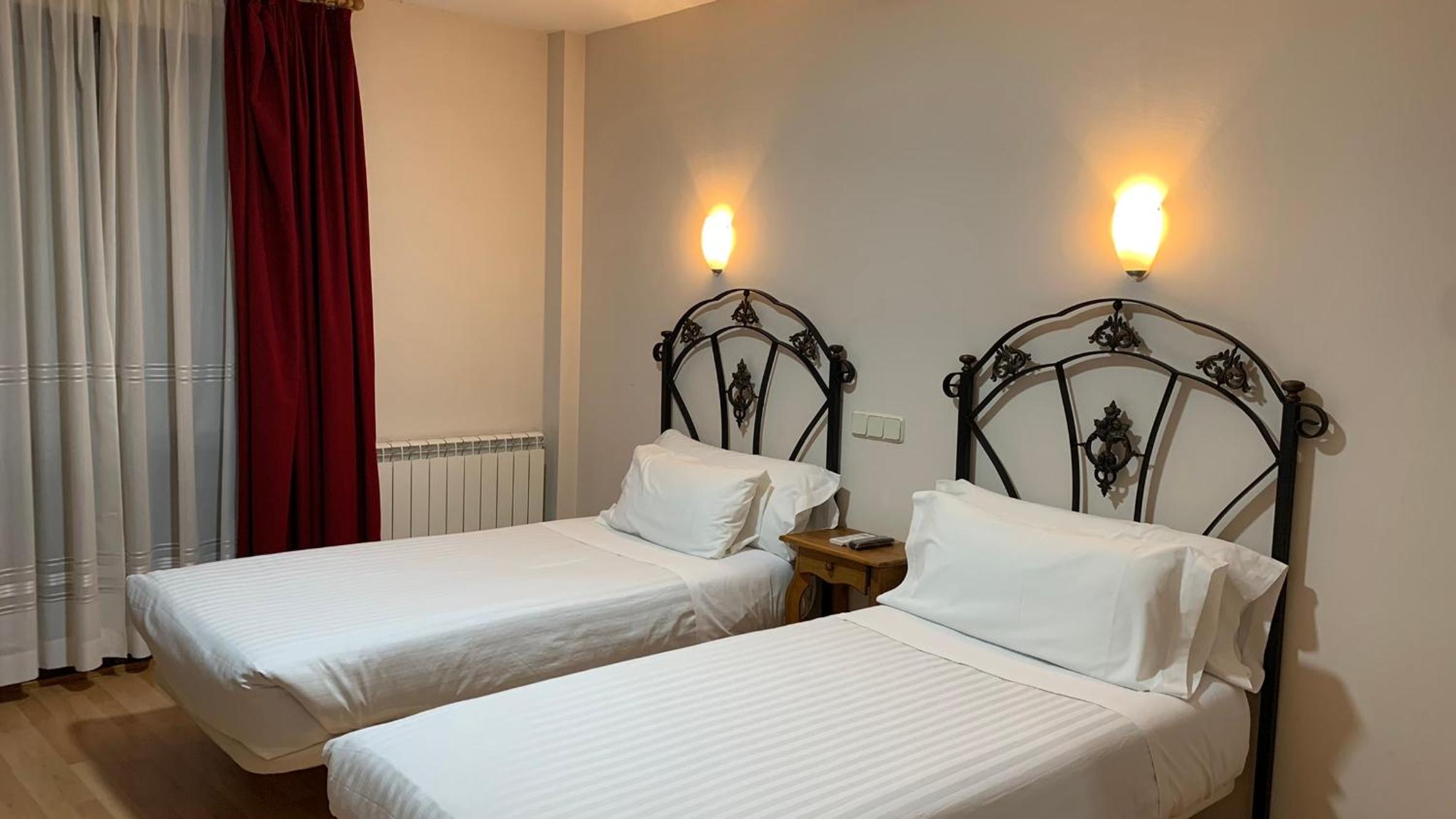 Twin Room - Photo 1